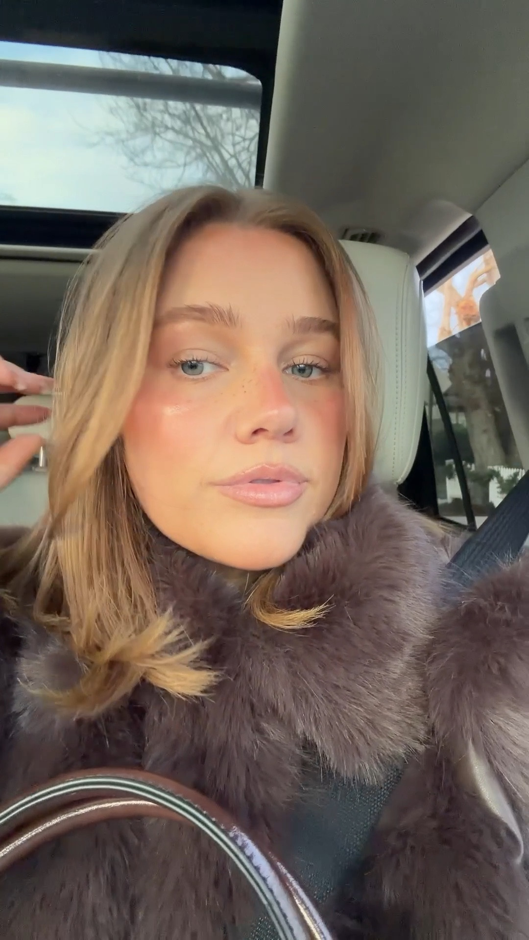 Liner: twist
Gloss: champ stamp
Makeup and lip combo breakdown! Loving this lip combo so much right now it’s so natural and pretty! 



#LTKBeauty