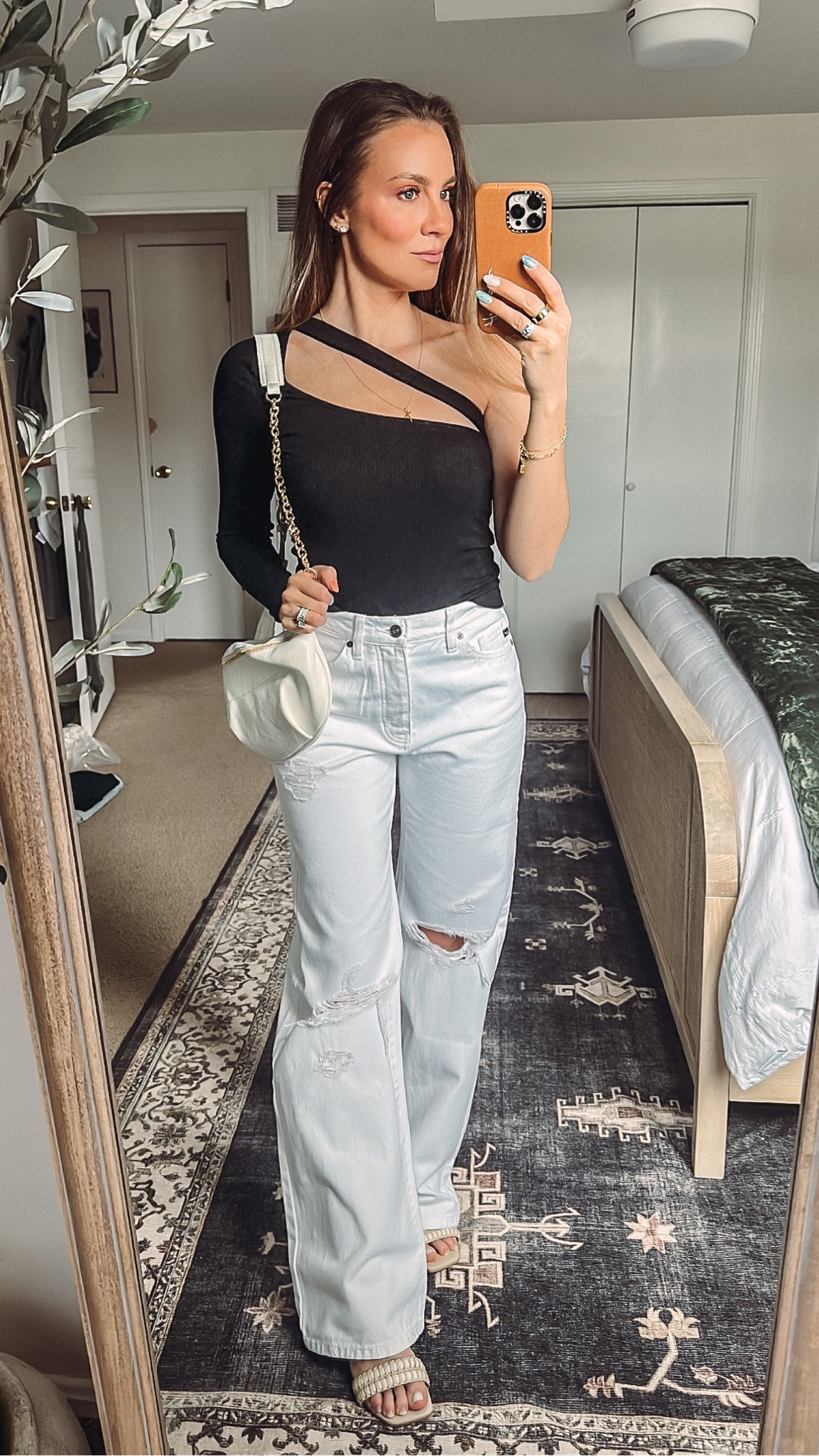 Goodnight Macaroon spring date night outfit. Wearing Small in top and 26 in 90’s wide leg jeans.

#goodnightmacaroon #90sjeans #widelegjeans #90strends #datenight

#LTKFind #LTKSeasonal #LTKsalealert