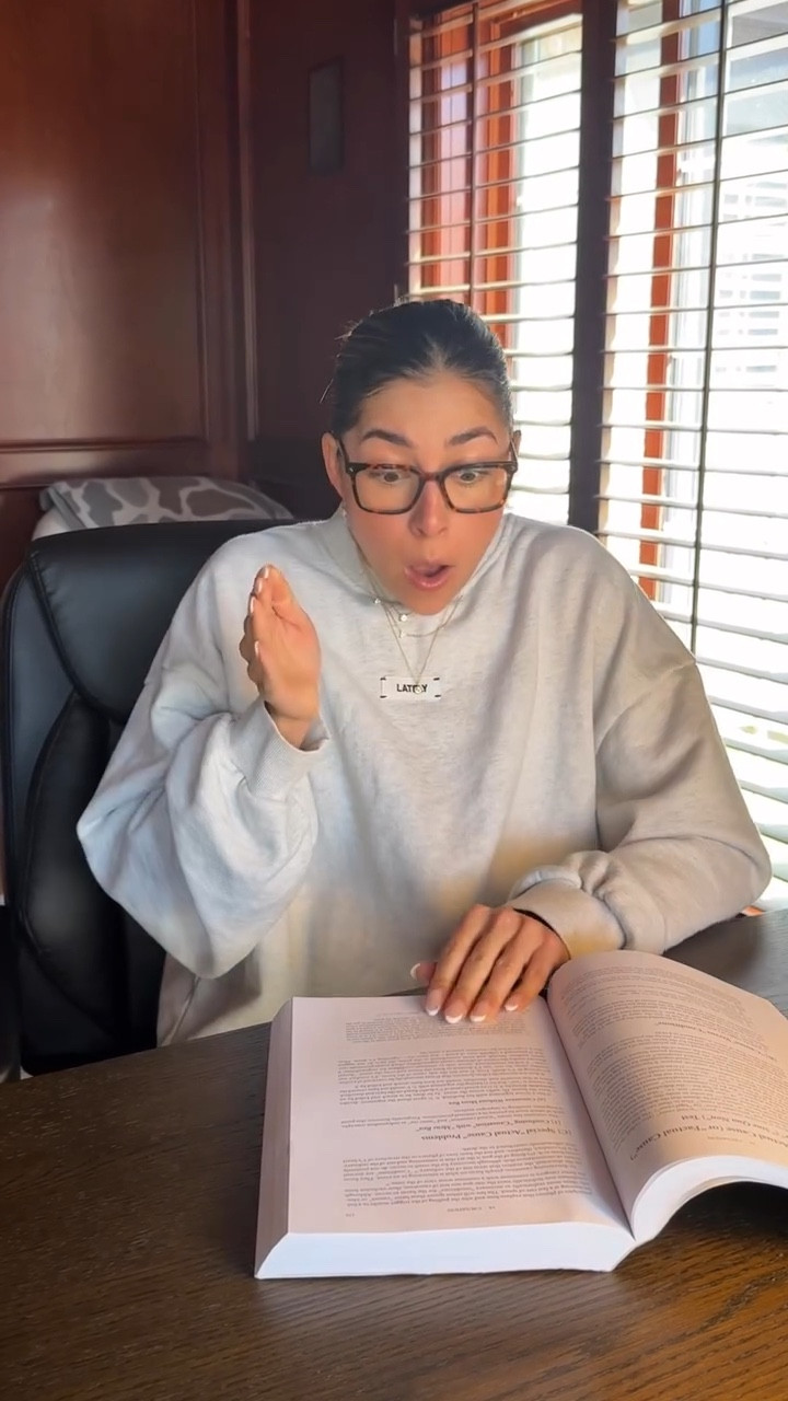 No wonder why he always has some tea to share with me 😭📚 these cases are basically Bravo TV 🤣 lol

#lawstudent #lawstudentlife #lawstudentwife