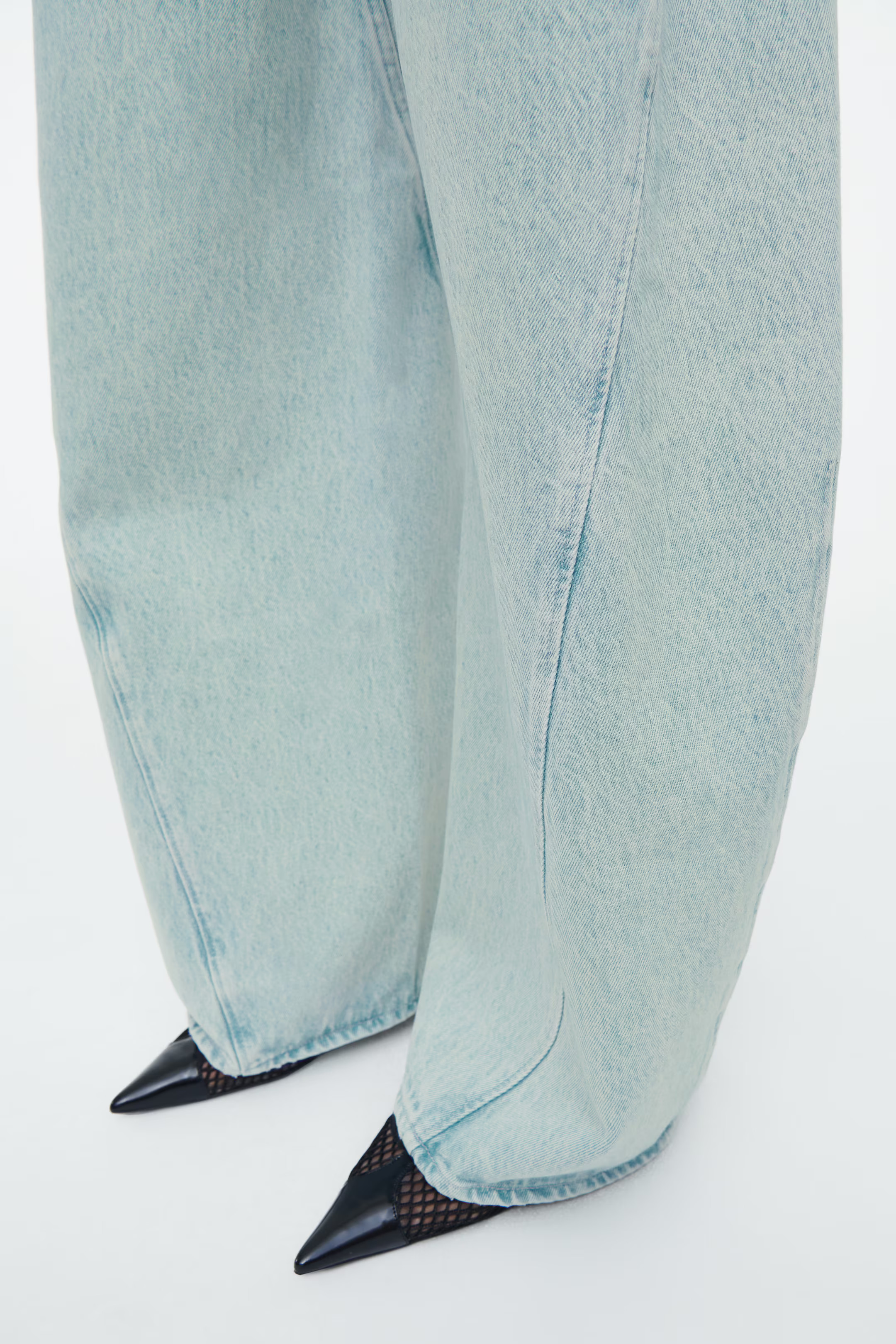 TWIST JEANS MIT BARREL-BEIN - HELLBLAU | COS (EU)