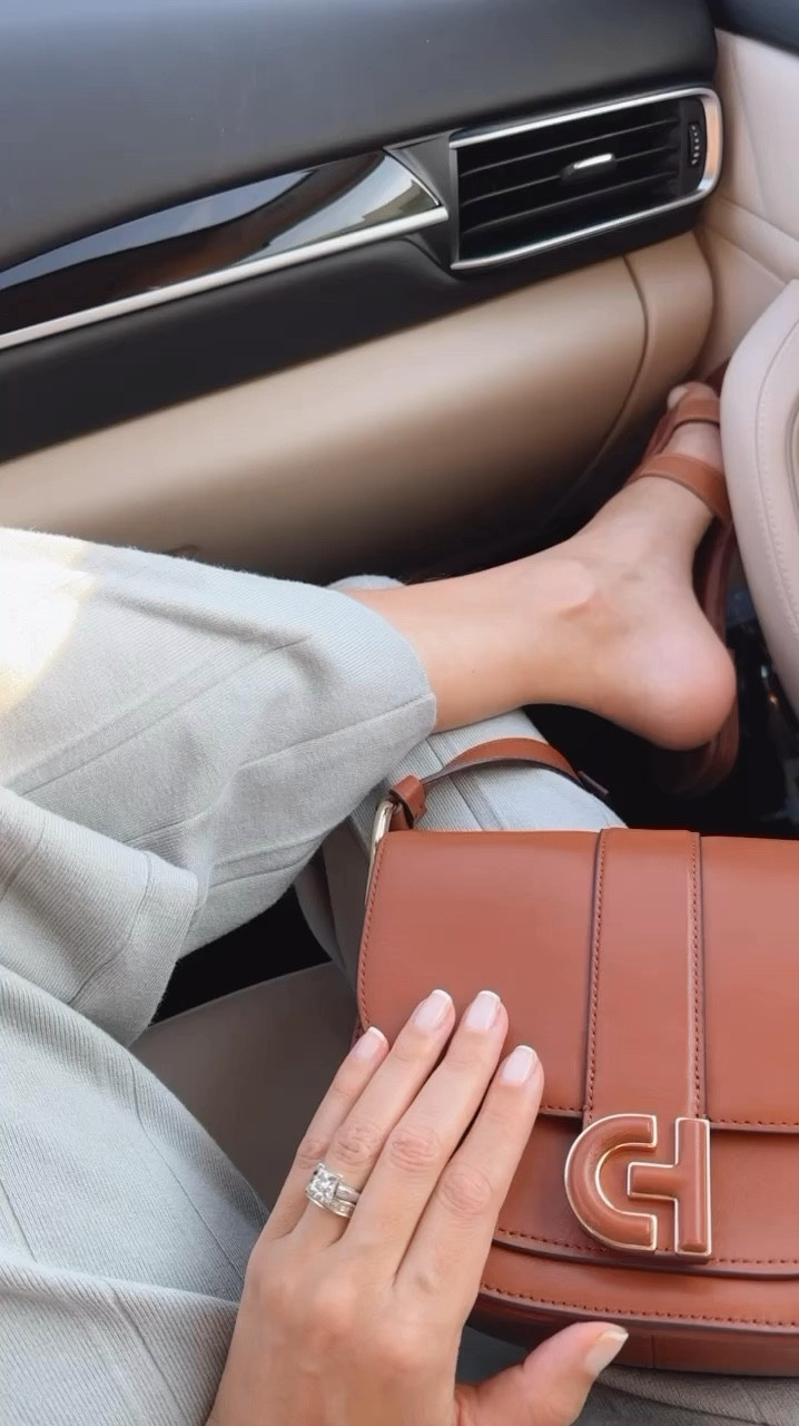 Casual chic Amazon set that I love! Gorgeous shade of brown sandals and bag 


#LTKSeasonal #LTKU #LTKStyleTip