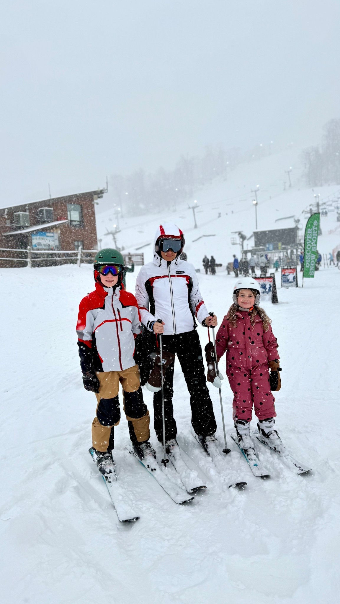 Winter outfits for women snow skiing, ski resort wear 



#LTKTravel #LTKmomlife #LTKdayinmylife