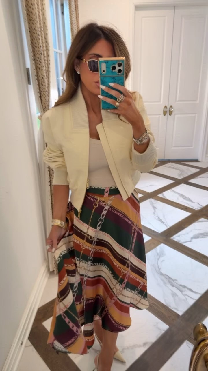 This skirt is very Hermès inspired! It’s SO cute! I’m wearing a small in everything! 

Zara fashion, Zara finds, Autumn outfits, Fall outfits, Church outfits, Business casual workwear, Teacher outfits, Hermès, Fall skirts, Gemme Beauty, Emily Gemma

#LTKWorkwear #LTKSeasonal #LTKgrwm