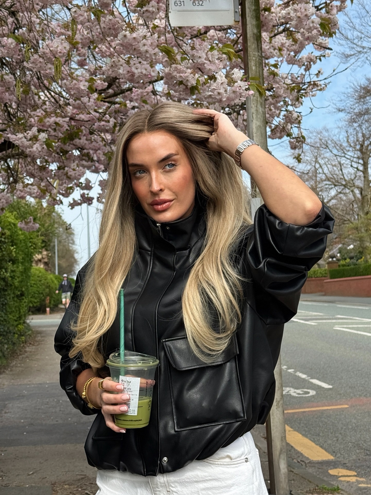 Sometimes casual 🙋🏼‍♀️ 

Took one of my many personalities out for Matcha 🍵 Scandi Amy?! Who knew a human wig could look so realistic! 🫶🏻 

@hairvivi_official a d x