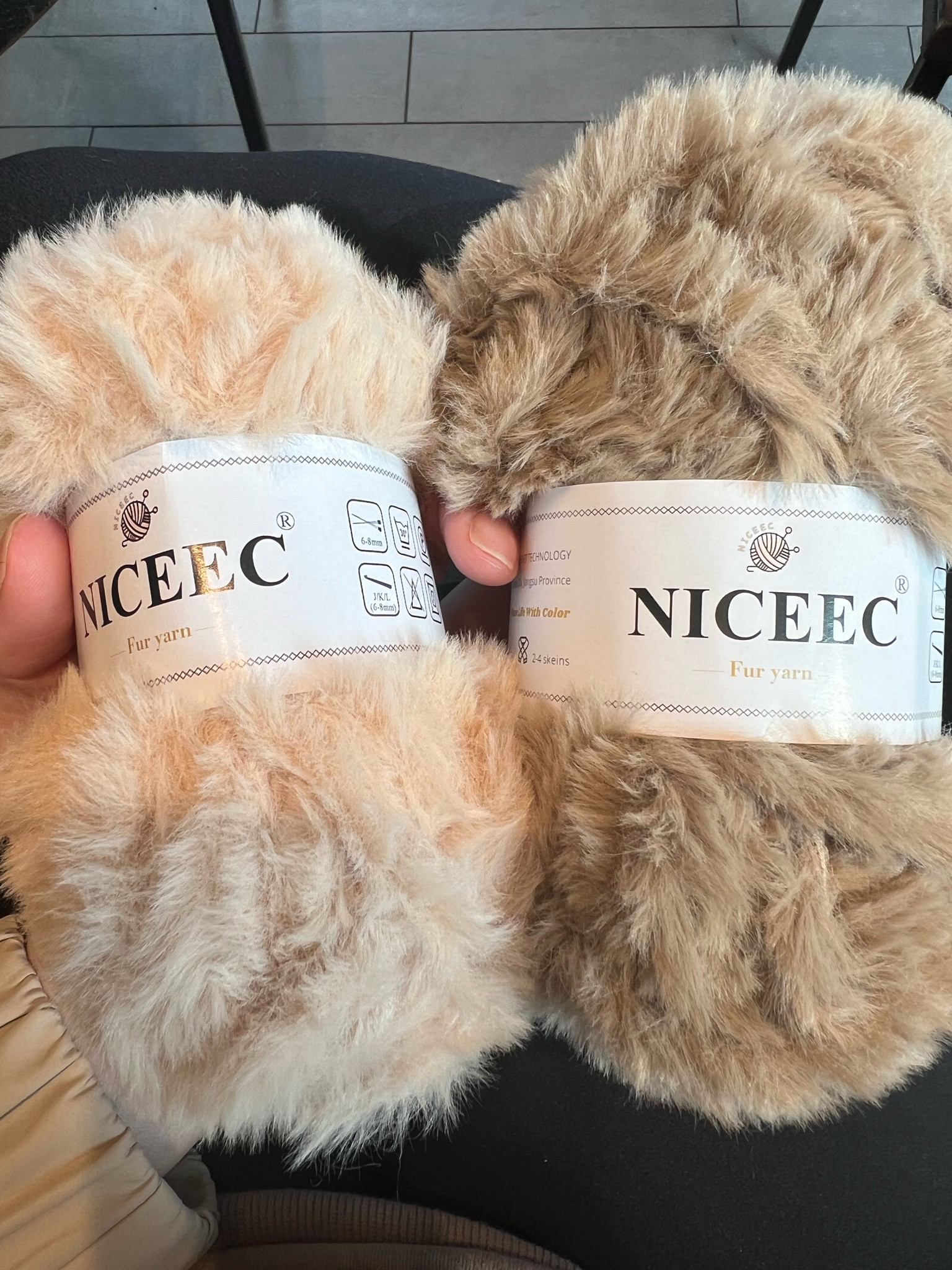 Found more perfect neutral faux fur yarn for the cutest fuzzy highlands & giraffes!! 