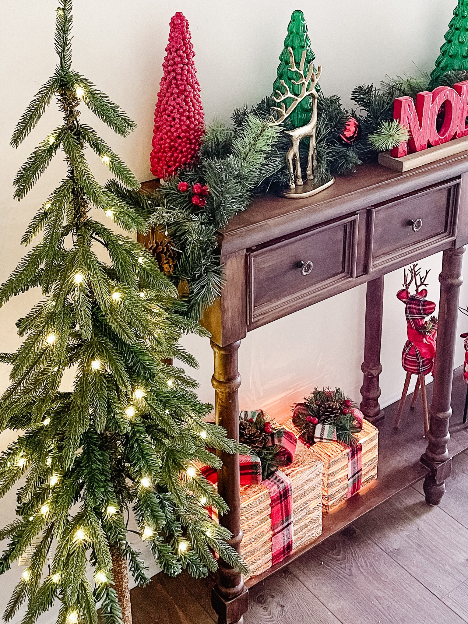 Love these pre-lit boxes that are perfect for indoor or outdoor decorating. I’m using them on my entryway table but they’d be great for porch styling too!! They come in small, medium and large. I have the small and medium  

#LTKhome #LTKHoliday #LTKSeasonal