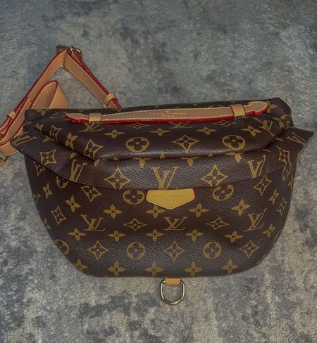Louis Vuitton monogram bumbag for $30! Obsessed with this bag and how much it can hold (perfect for summer trips as well) #purse #lv #bumbag #affordablefashion #affordablestyle