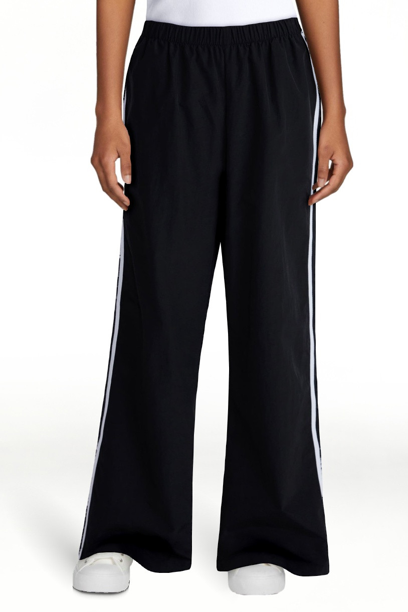 No Boundaries Nylon Game Day Track Pants, 30.5'' Inseam, Women's XXS-XXL | Walmart (US)