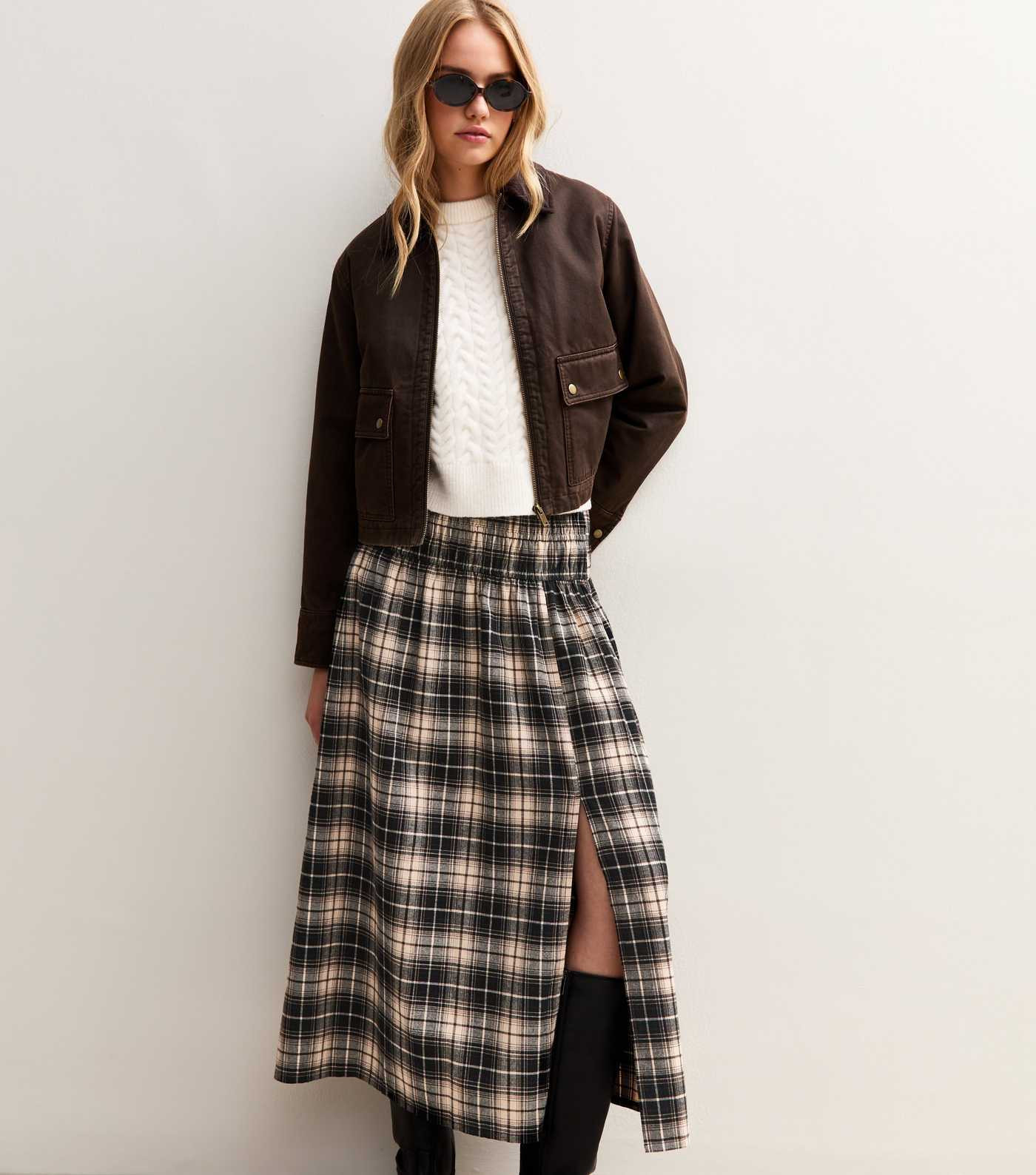 Black Check Slit Hem Midi Skirt | New Look | New Look (UK)