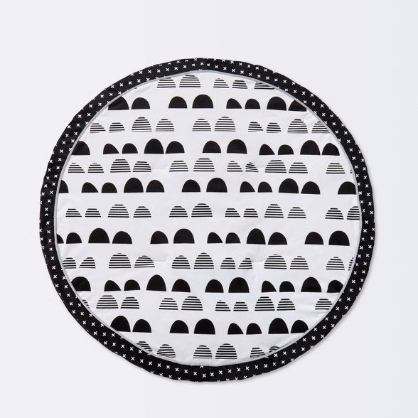 Round Activity Playmat Scallop - Cloud Island™ Black/White | Target