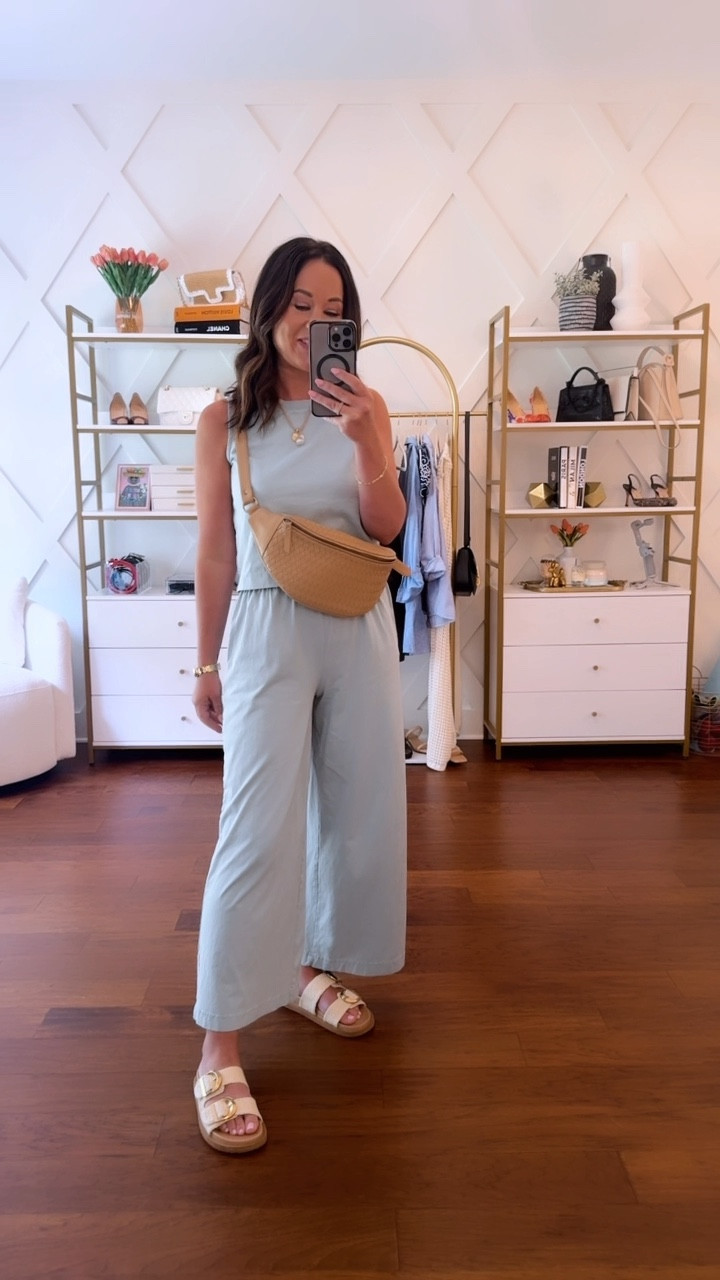 Casual two piece set for summer - great for travel and running around weekend errands! Shop the bag at Mandrn.com and use code bestyled15 for 15% off 