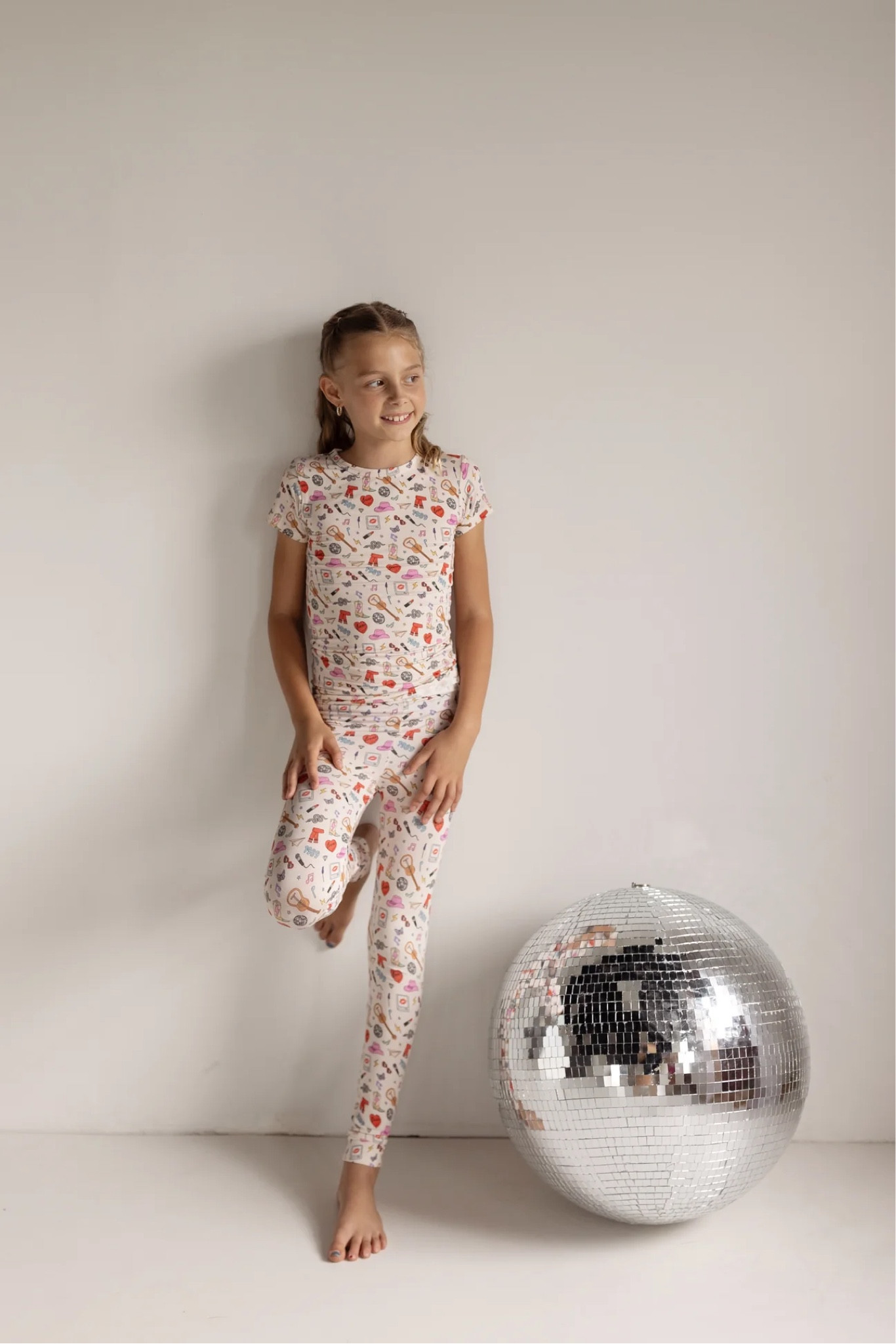 If your littles are swifties, RUN to @shoplollico!!! 🪩🤠🎤💖⚡️👢✨

💖 20% off NOW!! (no code needed, ends 9/6 11:59pm AZMST)

#LTKKids #LTKFindsUnder50 #LTKSaleAlert