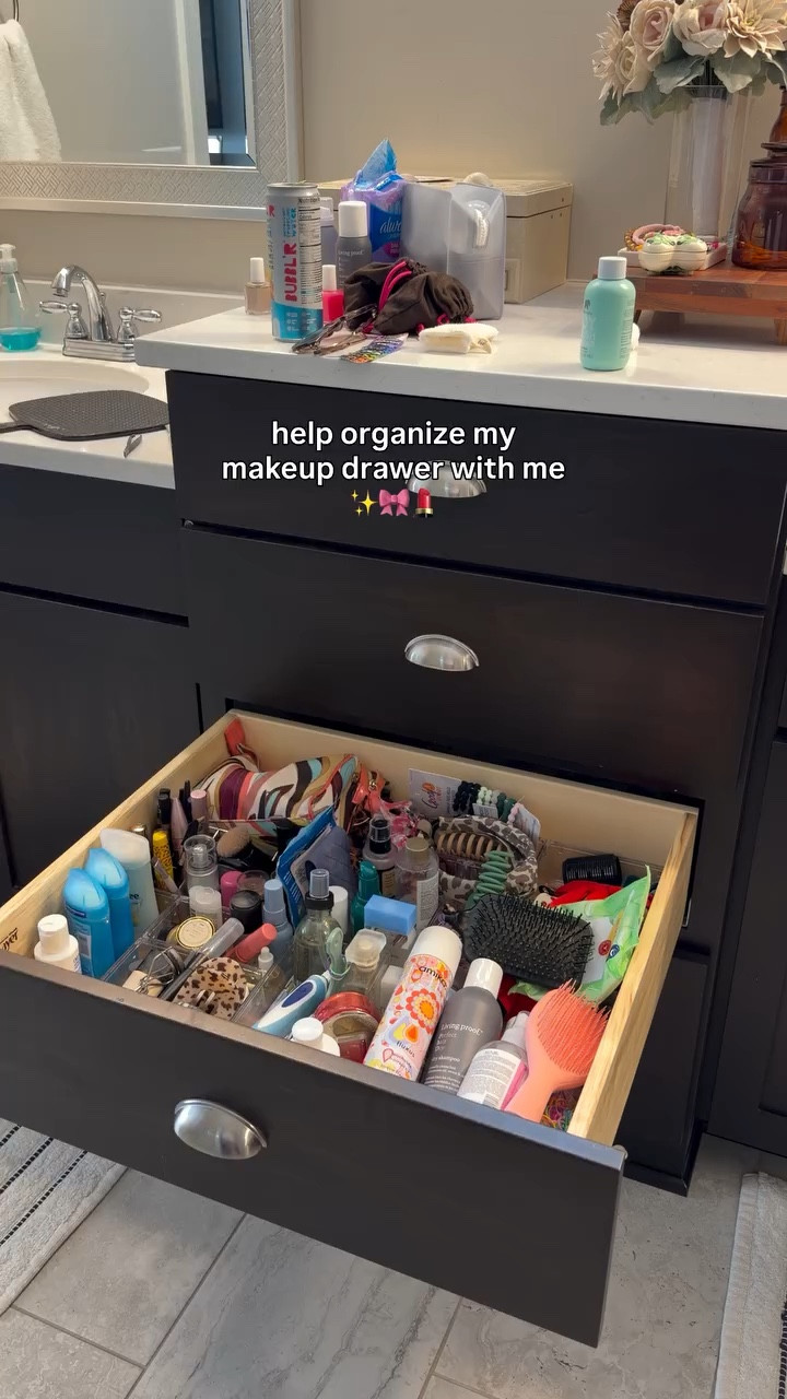 sometimes we just need a good clean and purge of the makeup drawer. Feeling lighter already ✨✨ #organize #cleanwithme #momlife #cleanhome