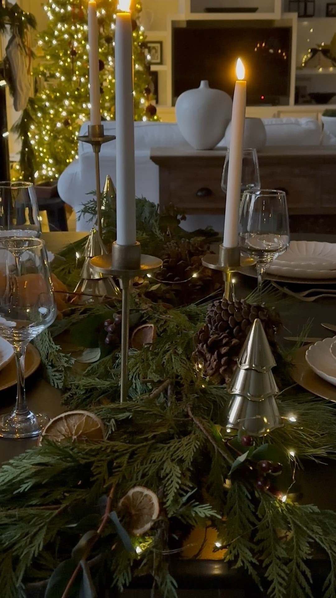 Christmas Tablescape

#LTKSeasonal #LTKHome #LTKHoliday