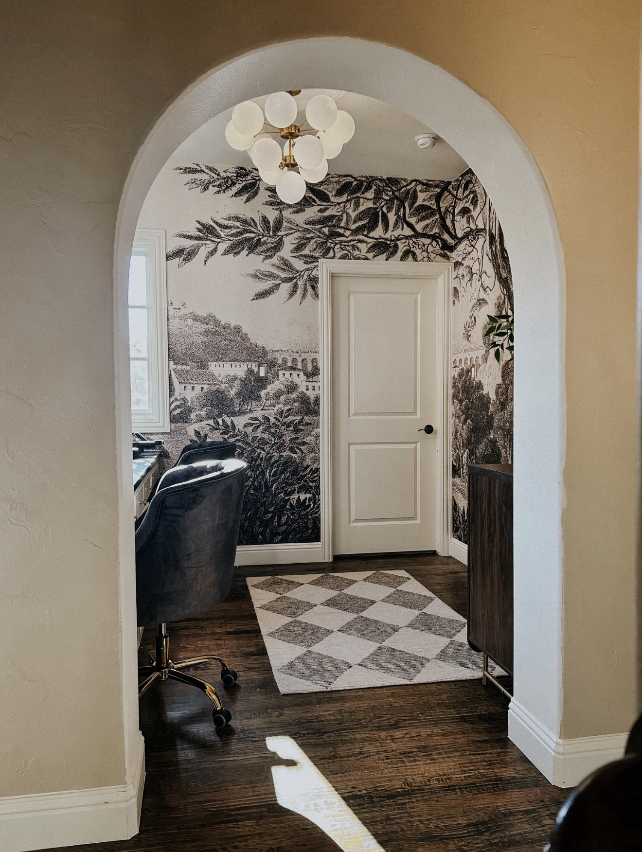 This office space is such a moment. The arched entry, that statement wallpaper, and the mix of warm wood with black accents… it feels classic but still fresh and elevated.

Proof that a workspace can be functional and beautiful. Everything is linked if you want to recreate this look.

#LTKSeasonal #LTKHome