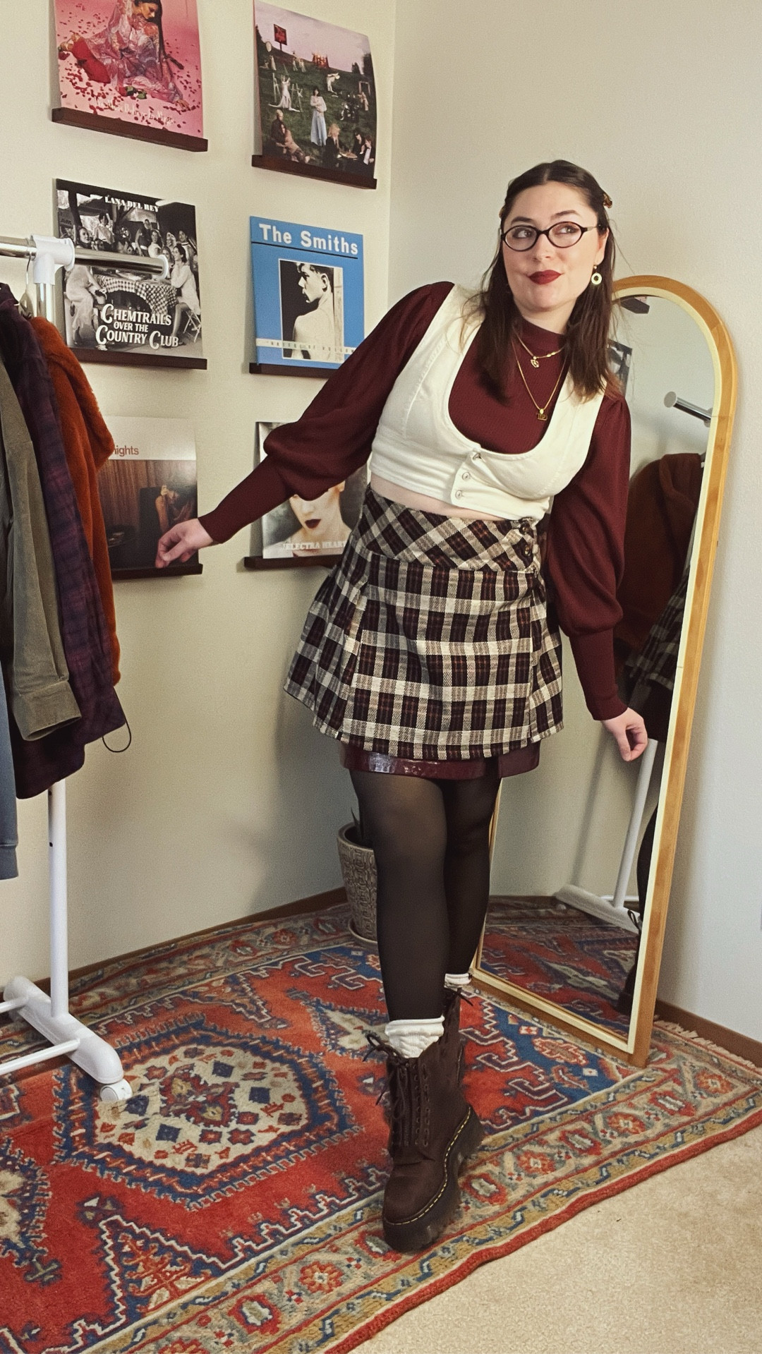 Double skirt alert!

Layering skirts might sound chaotic… but this dark academia x soft grunge combo just works.

Texture on texture. Structure on structure.

And honestly? It makes winter outfits way less boring.

Would you try it or is this too bold? 🧡

#LTKMidsize #LTKgrwm #LTKootd