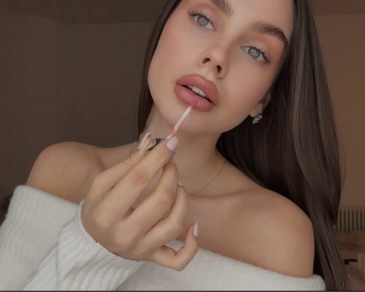 Off shoulder sweather ☁️🧸 

#LTKBeauty #LTKHoliday