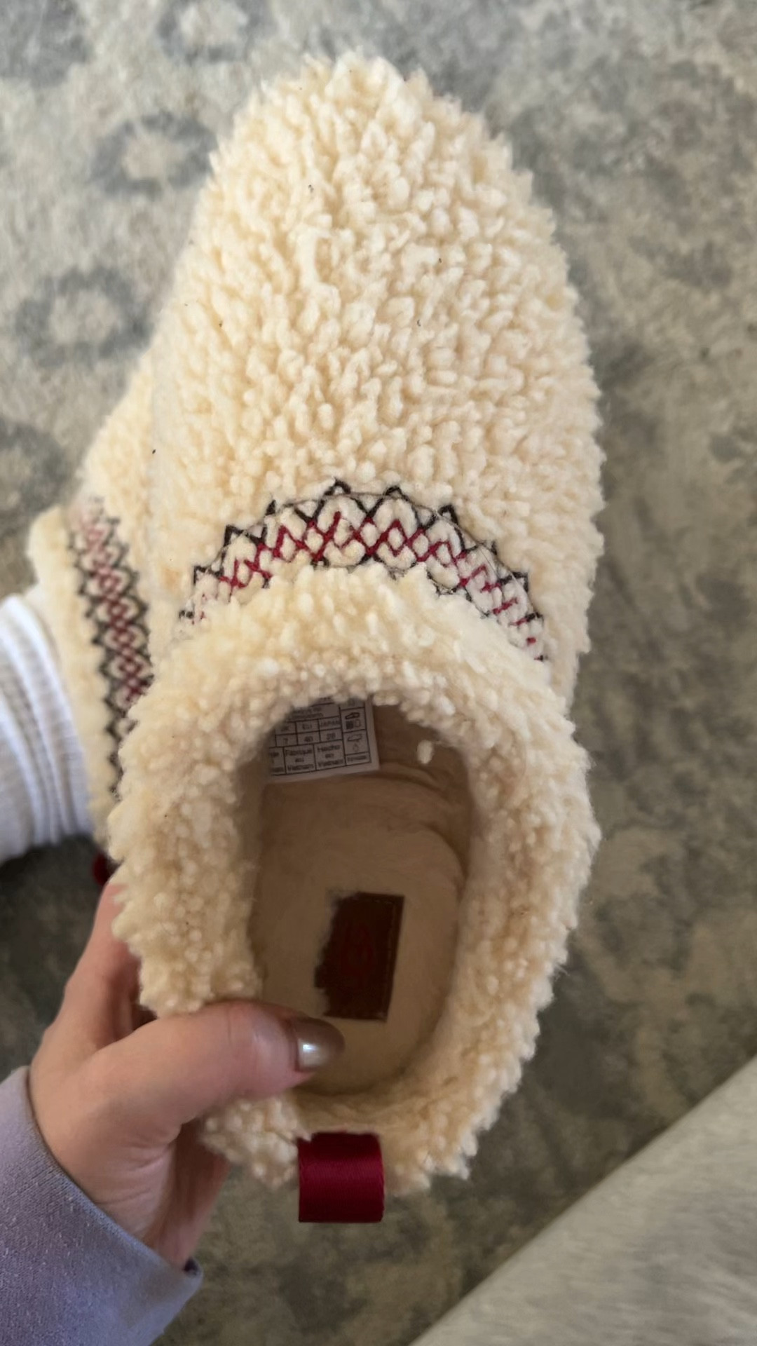 UGG Sherpa tazz in ivory fully stocked. Go up a FULL SIZE. I got a nine and I’m a true 8. 

These will sell out fast. 



#LTKSeasonal #LTKstyletip