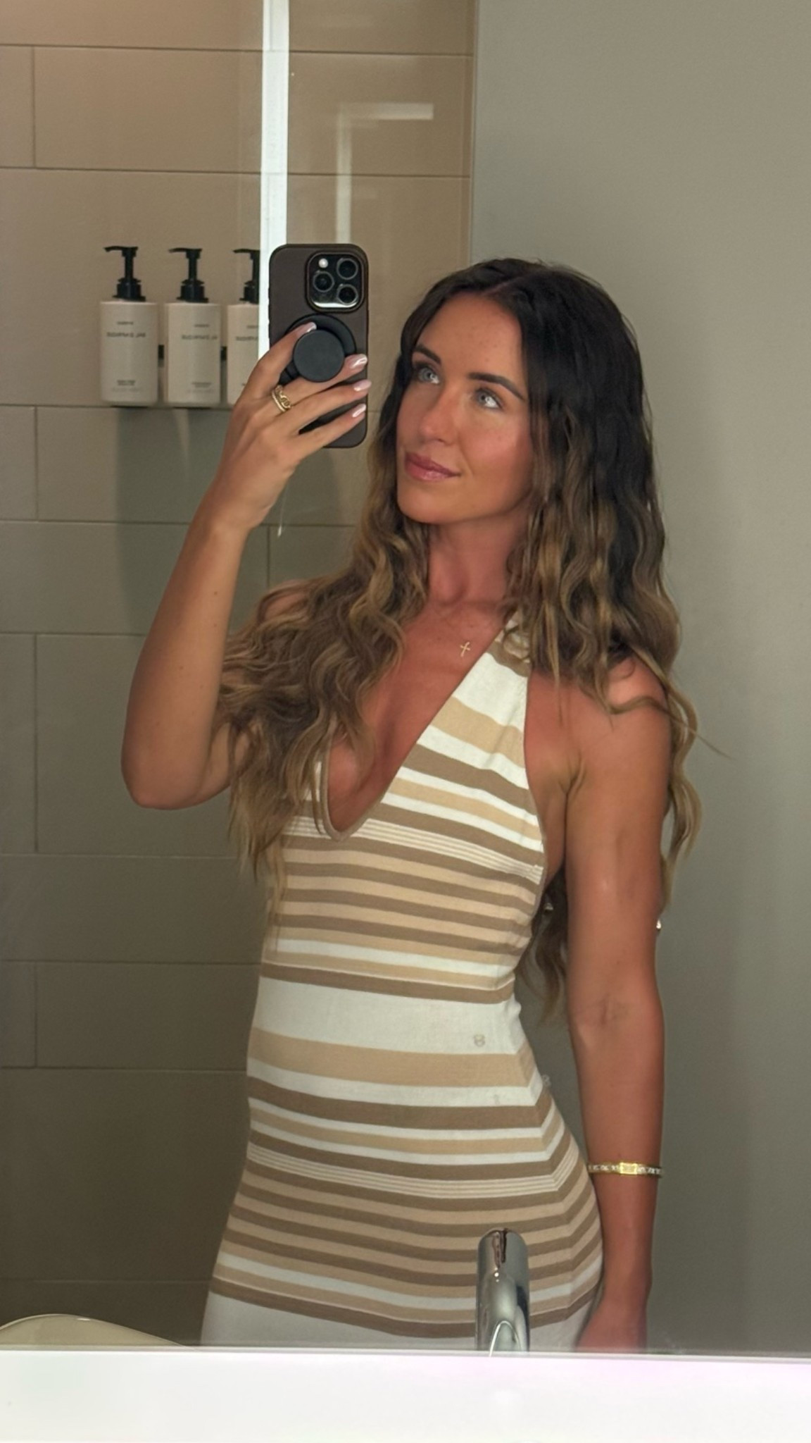 Striped maxi dress for vacation
XS from meshki- they don’t sell this color anymore, but they have a similar one that I linked!