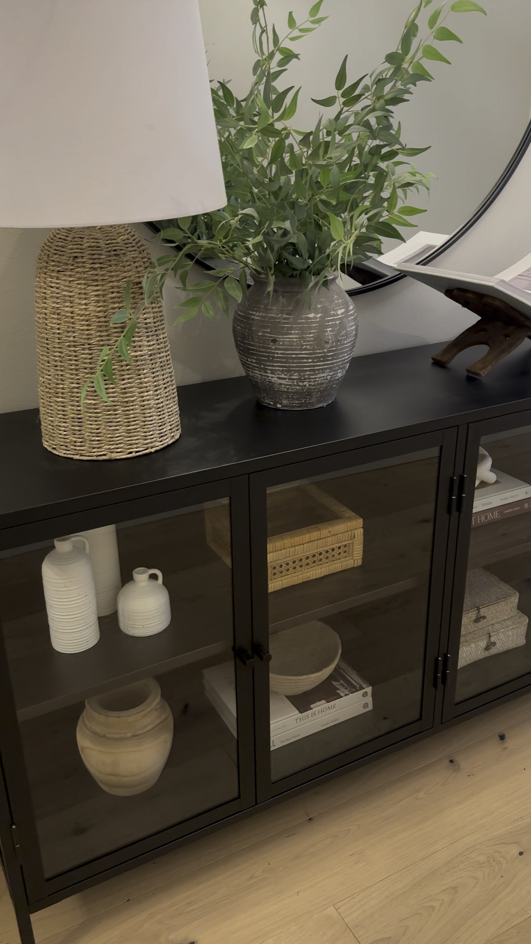 Shop my favorite shelf decor!

Entryway design, home decor, designer, interior designer, glass cabinet, shelves, lamps, stems, cabinets, entryway table 

#LTKHome #LTKSaleAlert