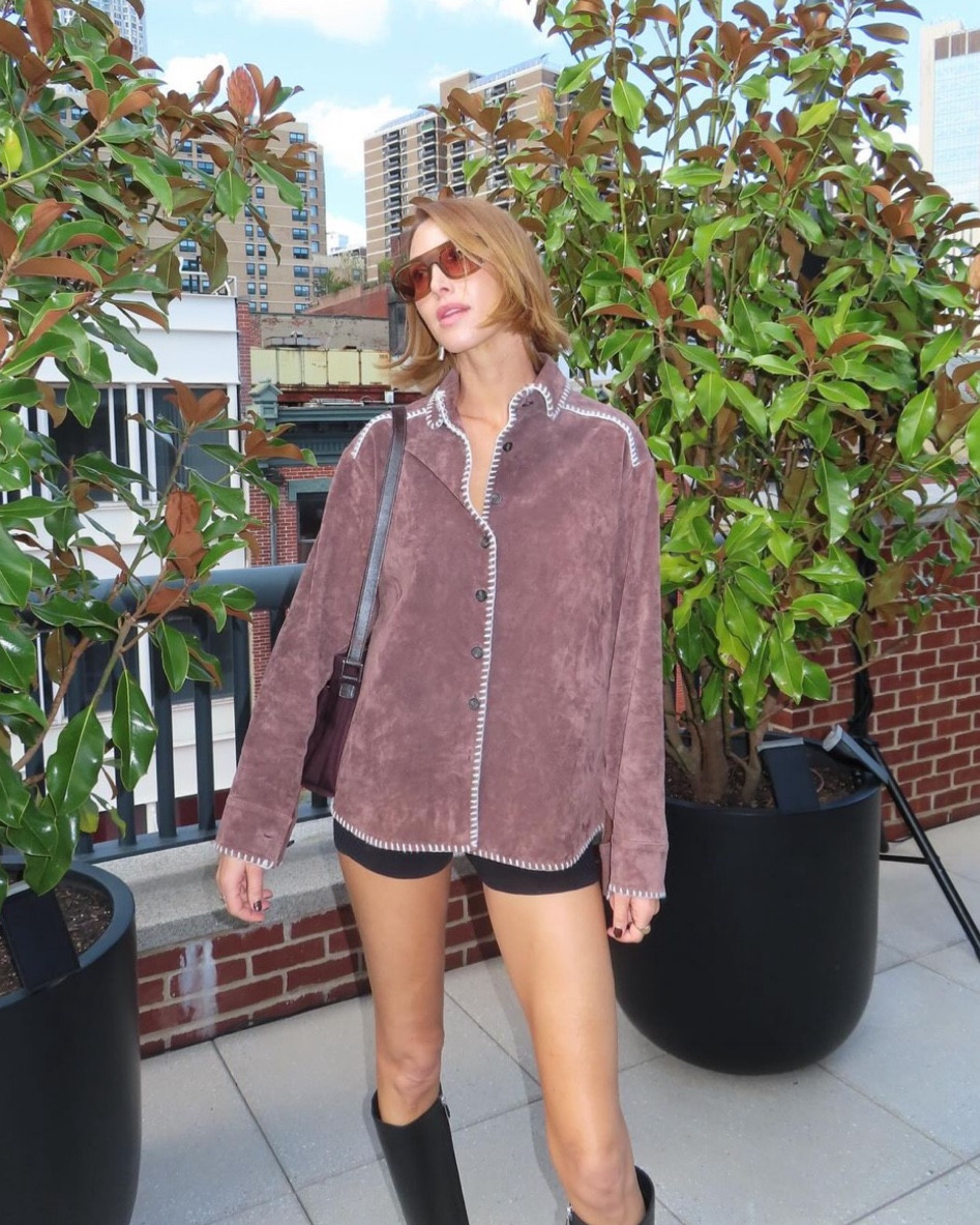 Current favorite color combo 🤎🖤 Linked my Still Here top in the denim version