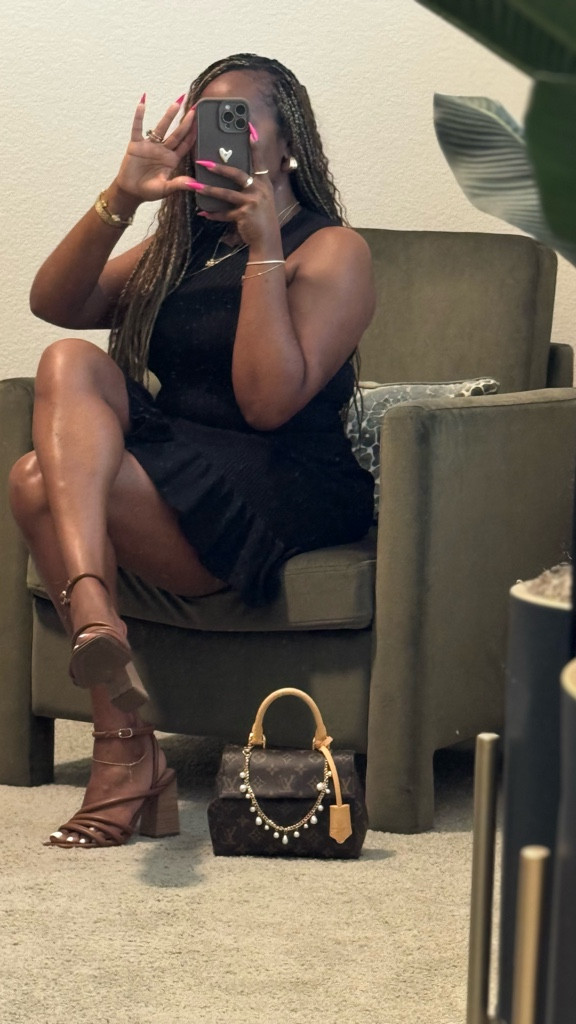 Can never go wrong with black 🖤

#LTKStyleTip #LTKMidsize #LTKItBag