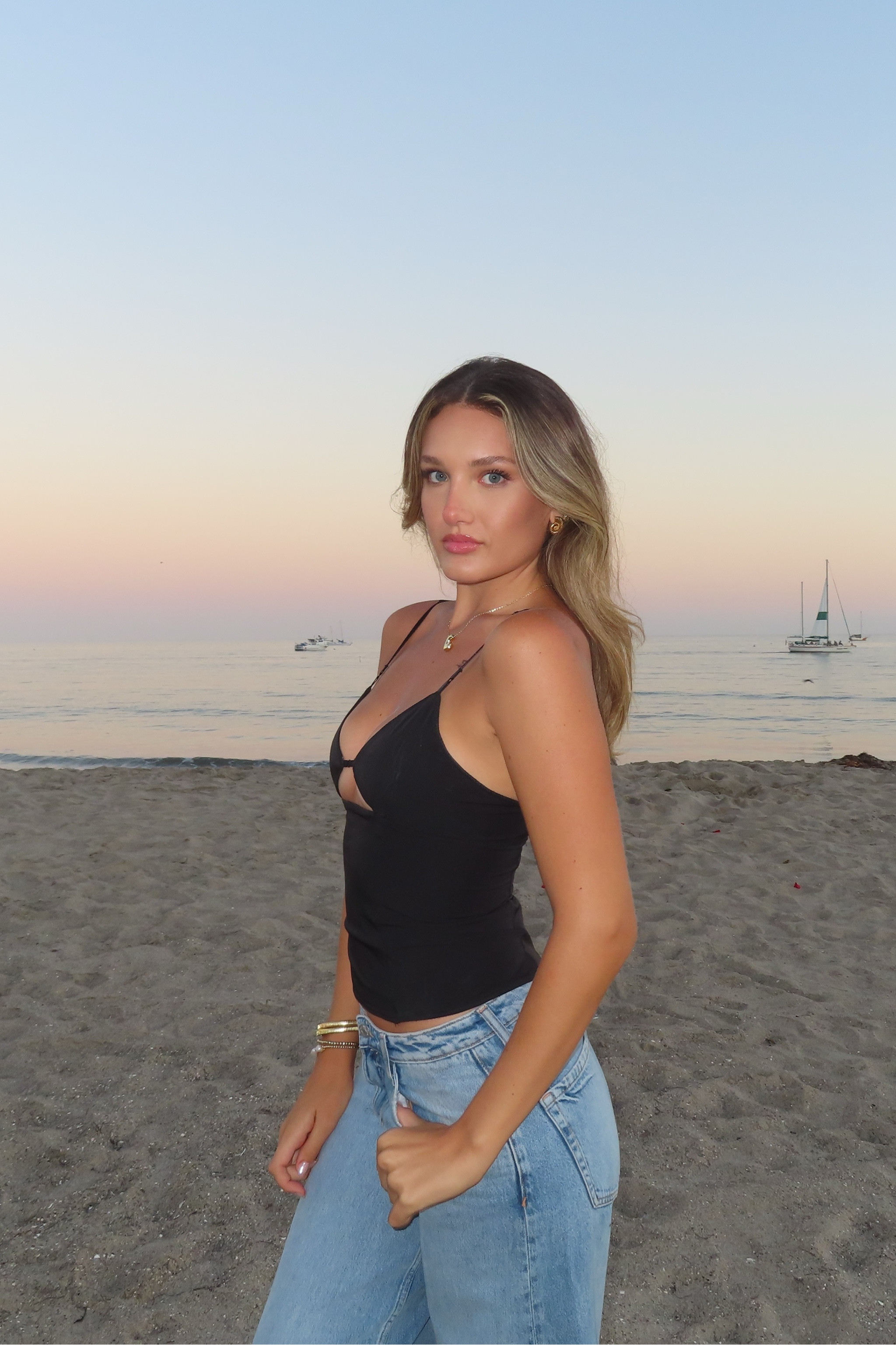 The most flattering black tank tops you NEED! 

#LTKfindsunder50 #LTKU #LTKbeauty