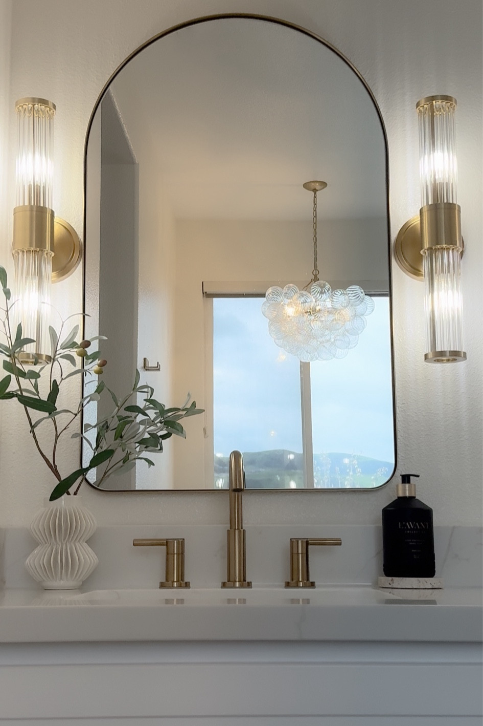 The details in the en-suite are so simple yet beautiful. Can you believe most of the items used are from Amazon?!

#LTKfindsunder50 #LTKstyletip #LTKhome