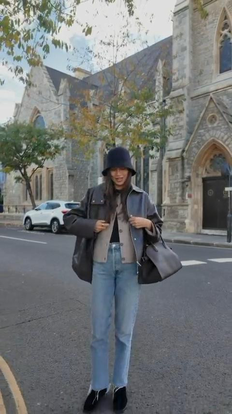 My outfit of the day featuring my white company leather zip jacket and Jenny Kayne Cardigan and Agolde Jeans! What do you guys think of this layered autumnal look? 

Autumn Style, Autumn Fashion, Autumn Outfit, Wardrobe Staples, Leather Jacket, Jeans, Cardigan 

#LTKwinter #LTKautumn #LTKuk