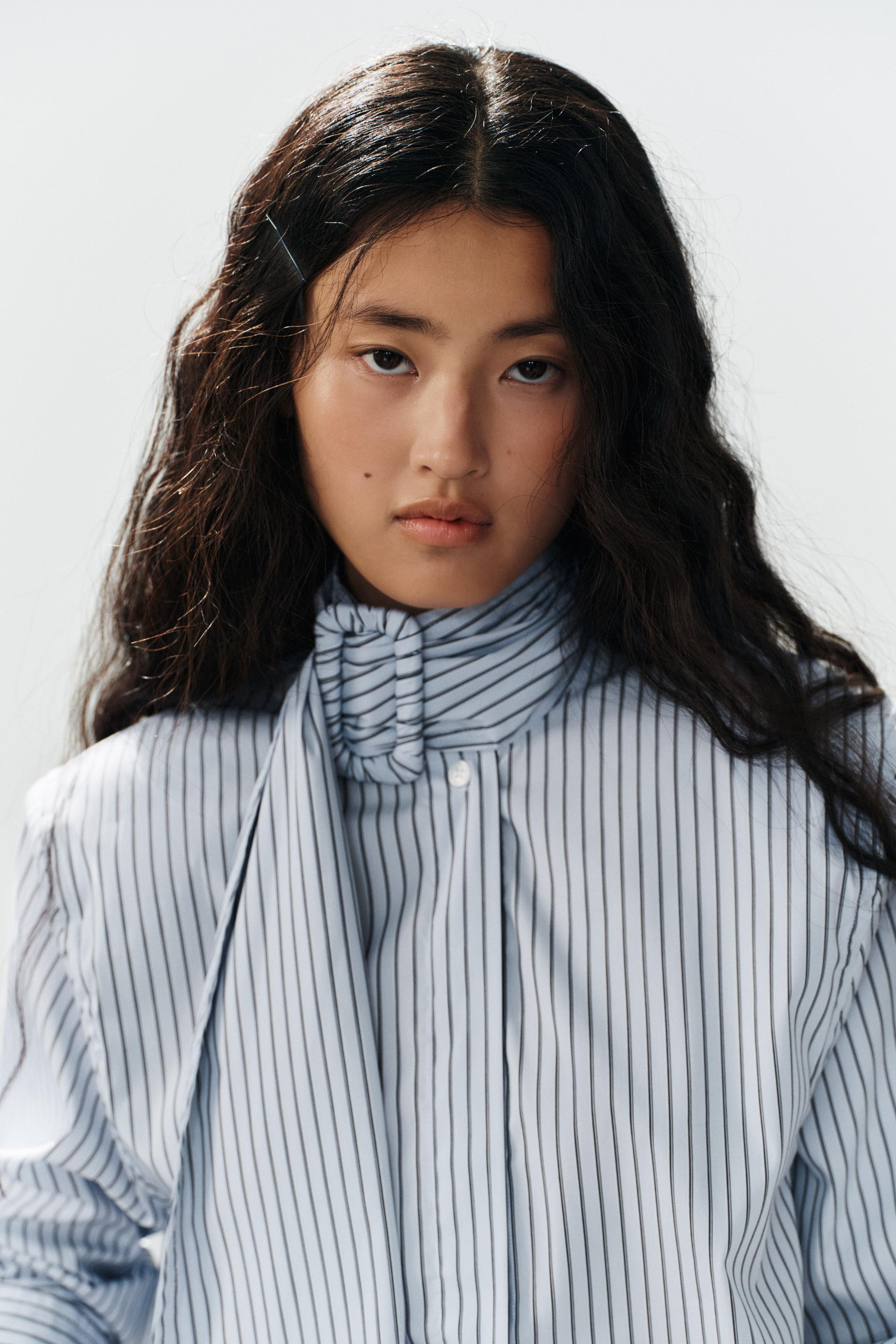 Model height: 173 cmOversize shirt featuring a high neck and long sleeves with shoulder pads. Fro... | Zara UK