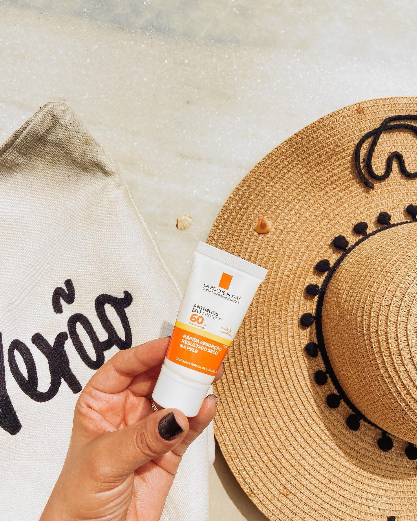 O protetor solar Anthelios XL Protect FPS 60 oferece alta proteção UVA/UVB com uma textura gel creme que garante resultado seco na pele. 

O Anthelios XL Protect FPS 60: possui uma fórmula Oil - free é de rápida absorção e resistente à água. O protetor solar, além de proteger a pele contra os raios UV, ainda garante hidratação a sua pele. 

O toque seco evita que a pele fique muito oleosa e brilhando”. O filtro solar com toque seco tem menor risco de entupir os poros e causar acne.

🌴🌊🌤🏊‍♀️ 
#protetorsolar #protetorsolarfacial