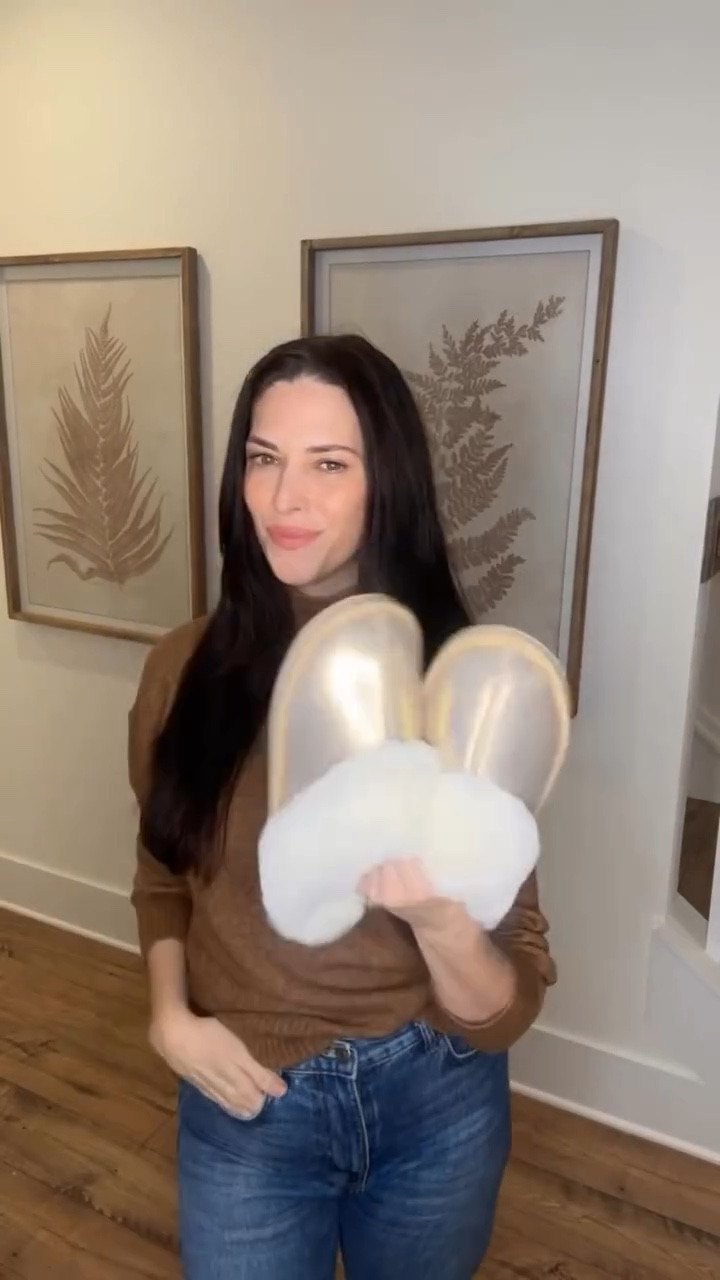 Come check out all the sales @loft Today! 

#comfy #comfyoutfit #comfystyle #casual #casualstyle #casualchic #outfits #outfitideas #wfh #wfhlife #fashion #fashionstyle #contentcreator #creator #instagram #styleinspo #followme #nashville #jeans