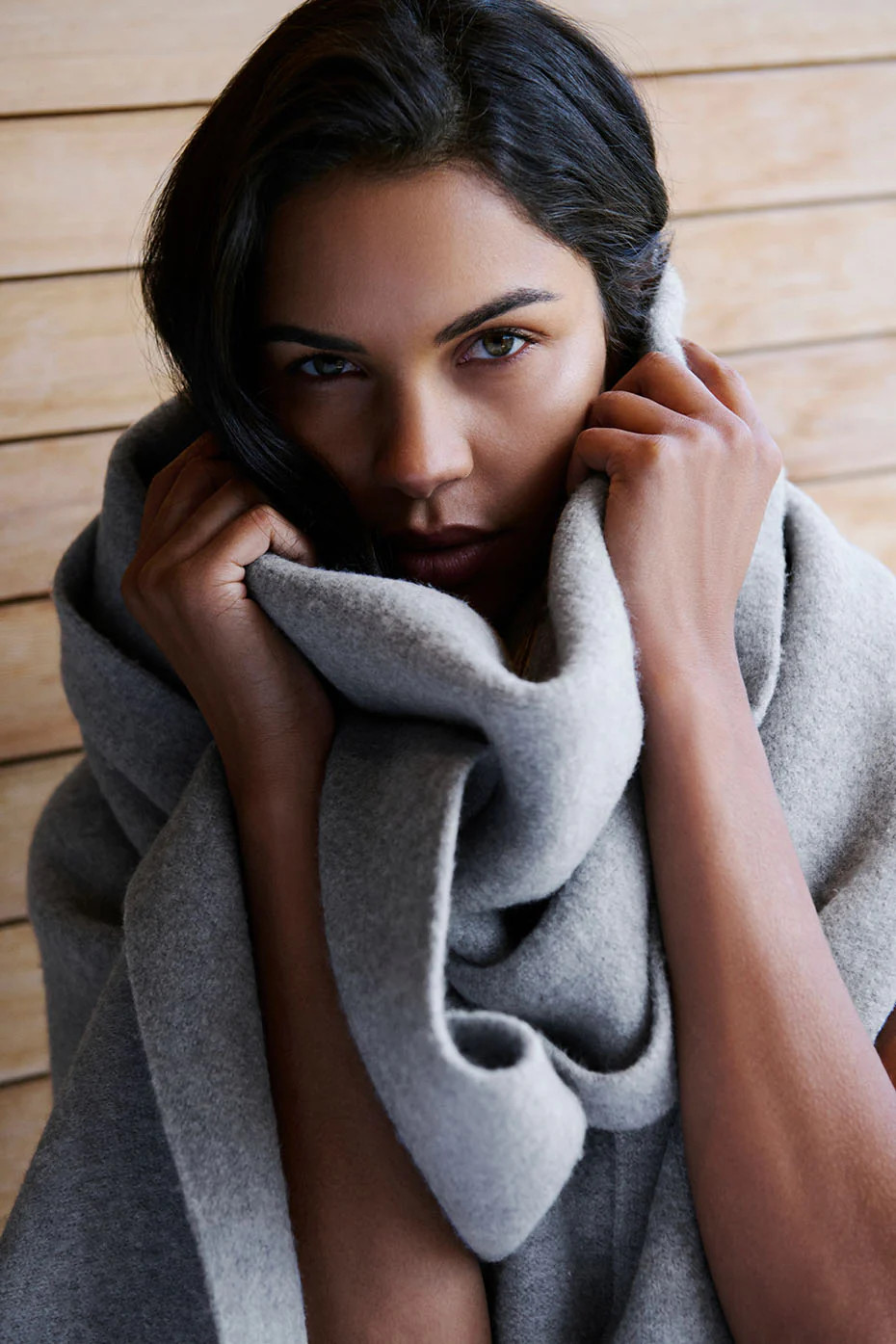 Merino Wool Oversized Scarf - Black | Alo Yoga (US)