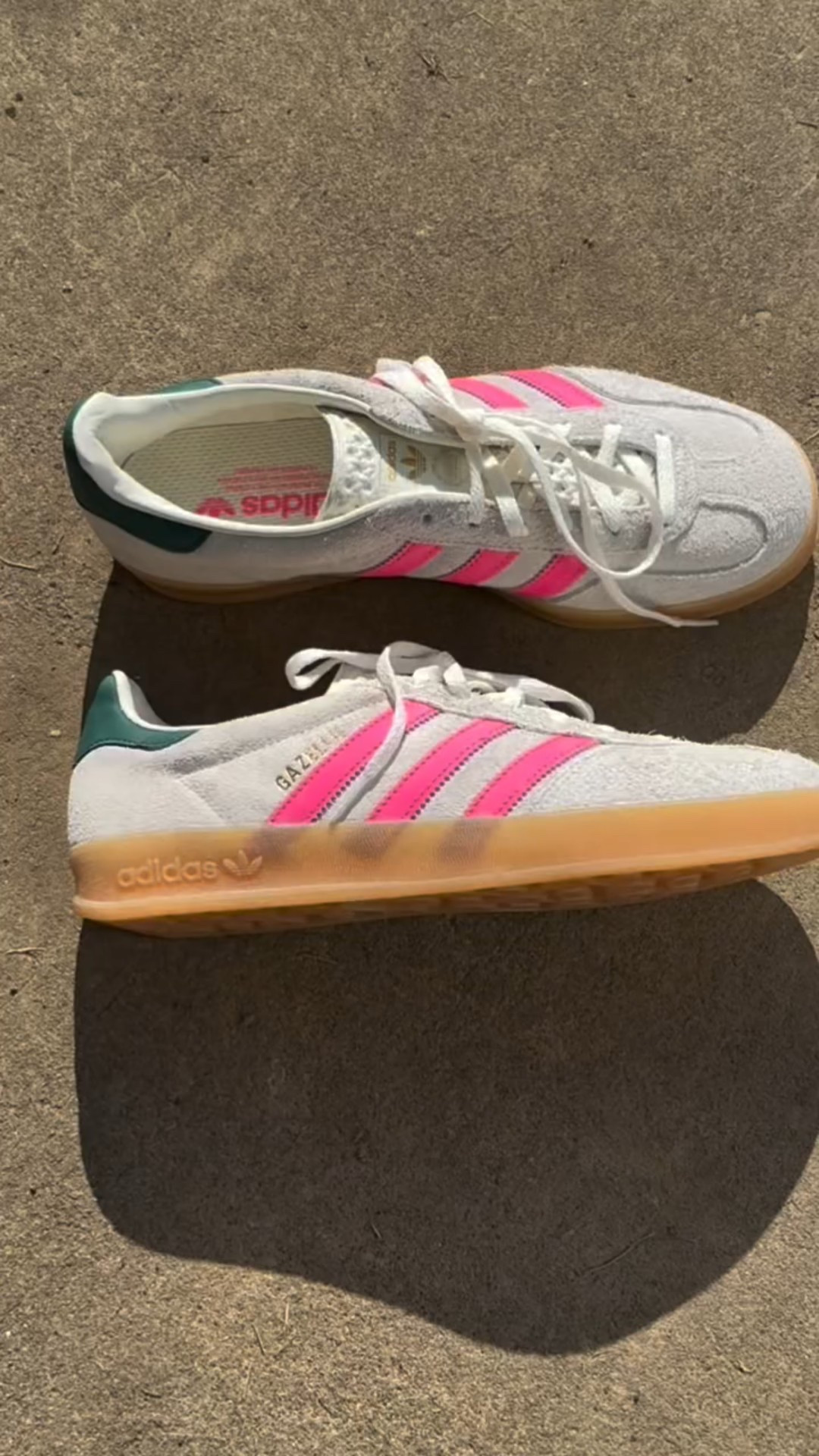 A fun & comfy shoe is a must for the summer ☀️On sale now for $55 comment SHOP for ⛓️‍💥

#summersneakers #gazelle #adidasgazelle #sneakers #shoes #summer #musthave #sale