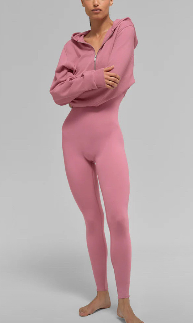 workout set, pilates outfit, alo set, fall fashion, fall outfit ideas, comfy casual, ootd, athletic wear, athleisure, cute clothes, gym fits, gym sets, leggings, sweatshirt, fall aesthetic, pink outfit, 

 #LTKActive #LTKStyleTip #LTKTravel