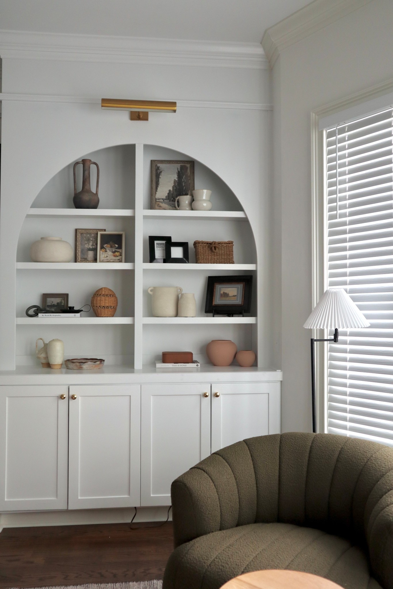 Project Griffin Haven
How to Refresh Your Living Room Built-ins Without a Big Renovation: Sources Included
Built-ins, living room, picture light, sconce

#LTKHome