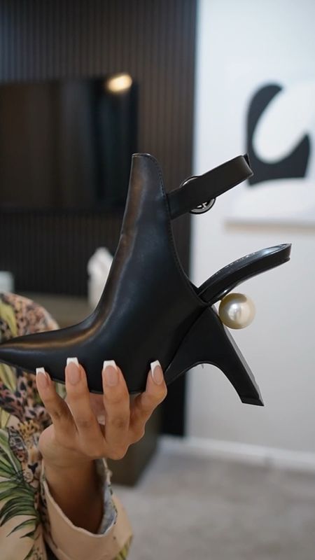 The perfect shoe DOES exist. Get into these details 🤤🤤

#LTKFindsUnder100 #LTKStyleTip #LTKShoeCrush