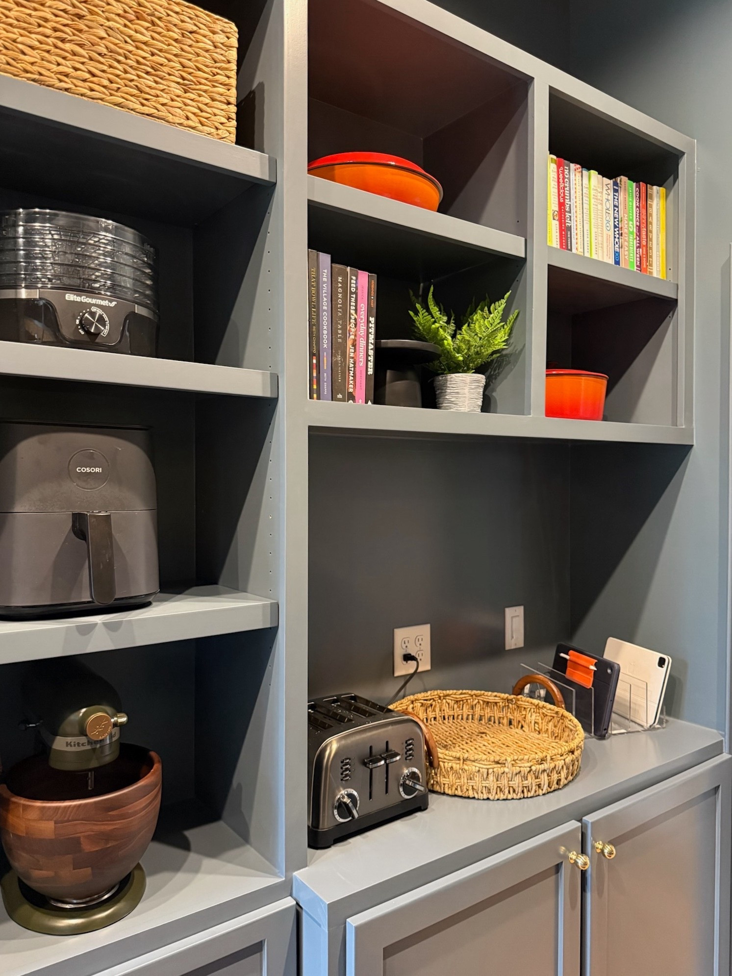 Paper goods might seem like a small thing... but they can make everyday life feel way more chaotic than it needs to be. Running out when you know you bought some. Buying duplicates because you can't find anything. Kids asking where things are-every single time.

Sound familiar?

A simple system changes everything:
👉 One designated zone for all paper goods
👉 Easy-to-reach placement for everyday use
👉 Backstock stored separately so it doesn't take over

It's not about having more-it's about knowing exactly where it is. And during summer? That makes a big difference.

✨Ready to make your home feel easier?
DM us to book or comment CLEAN to grab our Clean Sweep bundle.

#LTKHome