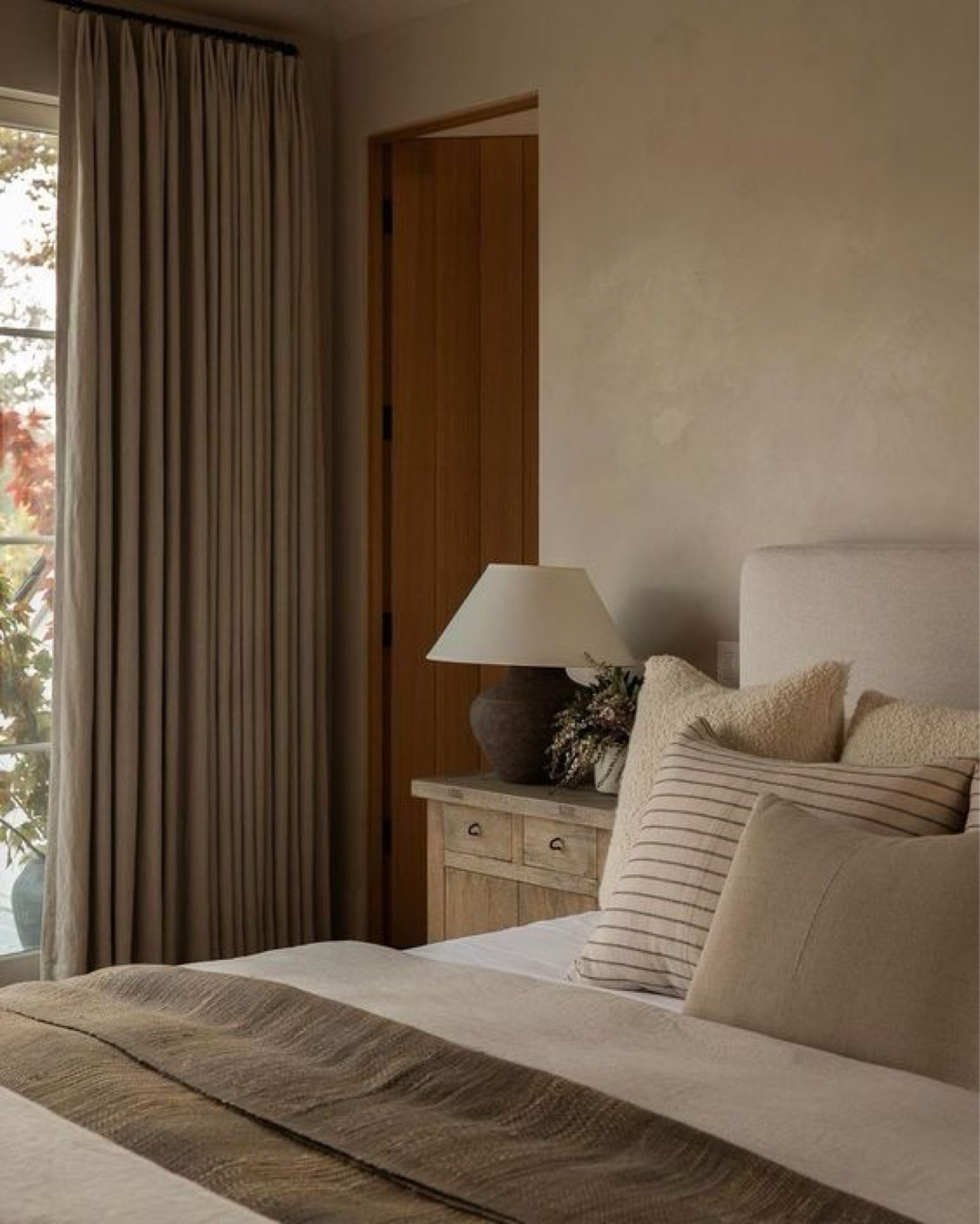 Neutral & Modern Organic Bedroom

#LTKhome #LTKstyletip
