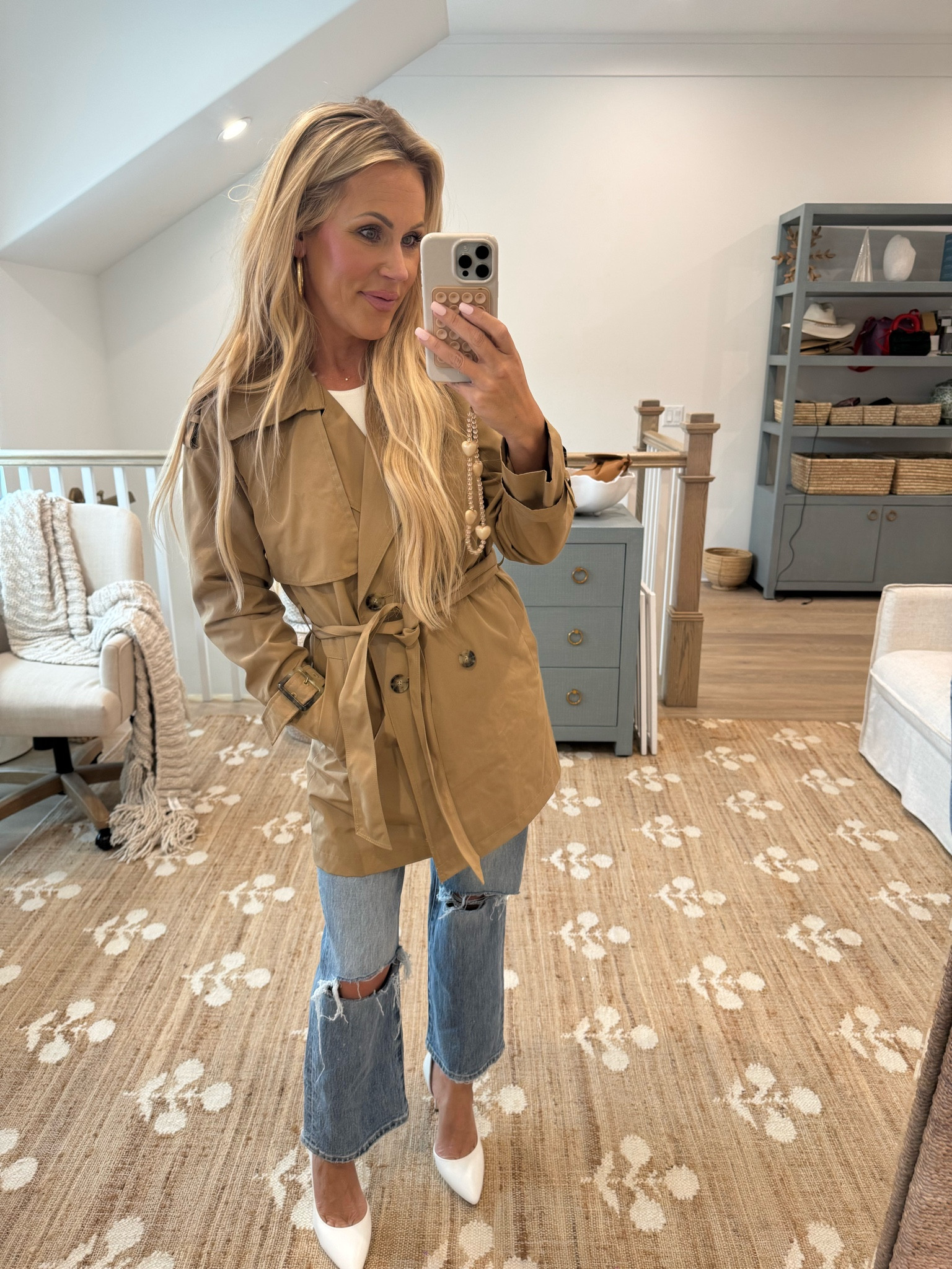 Spring outfit - women’s jeans - trench coat - casual style 

#LTKWatchNow #LTKFindsUnder100 #LTKStyleTip