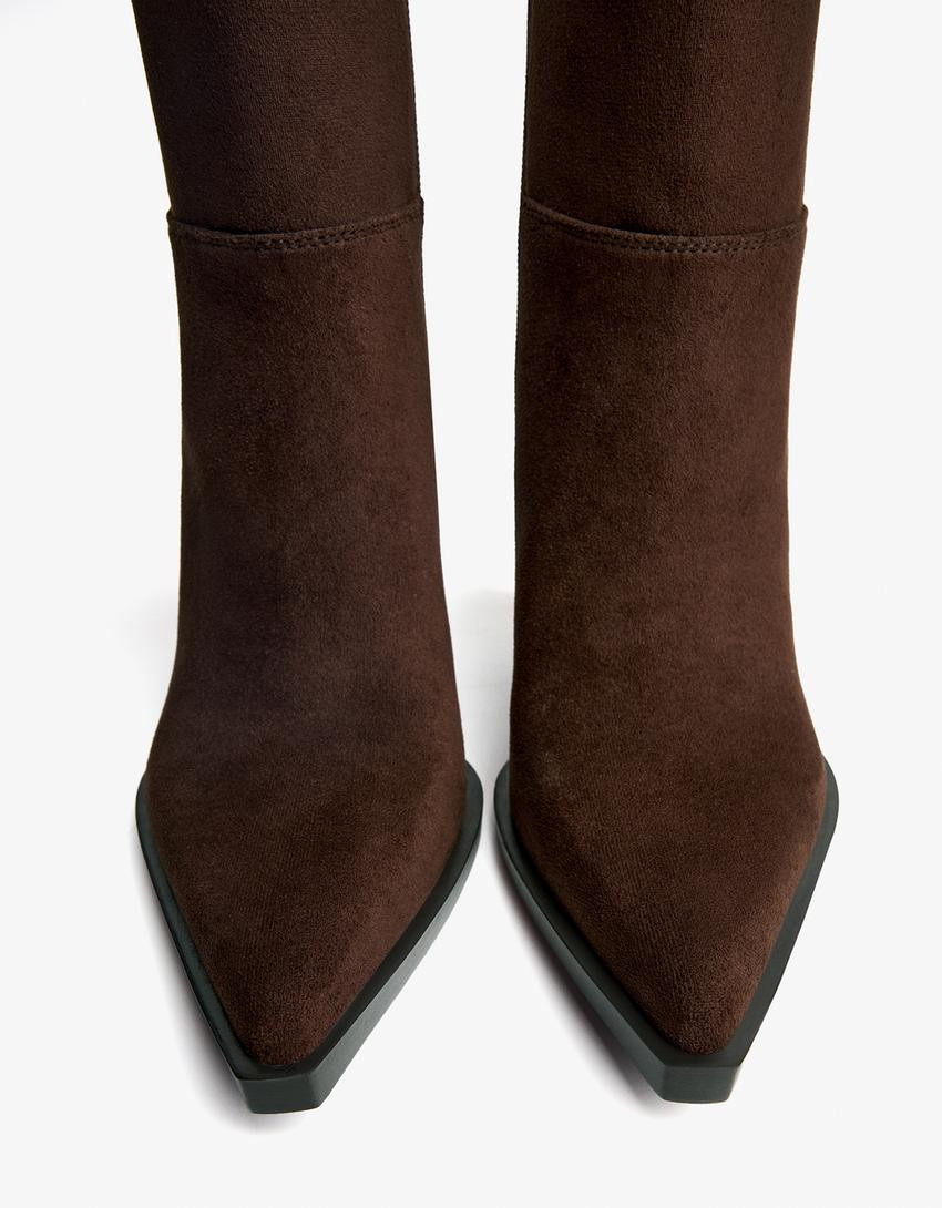 Stiefelette mit Westernabsatz - Schuhe - Damen | Bershka DE