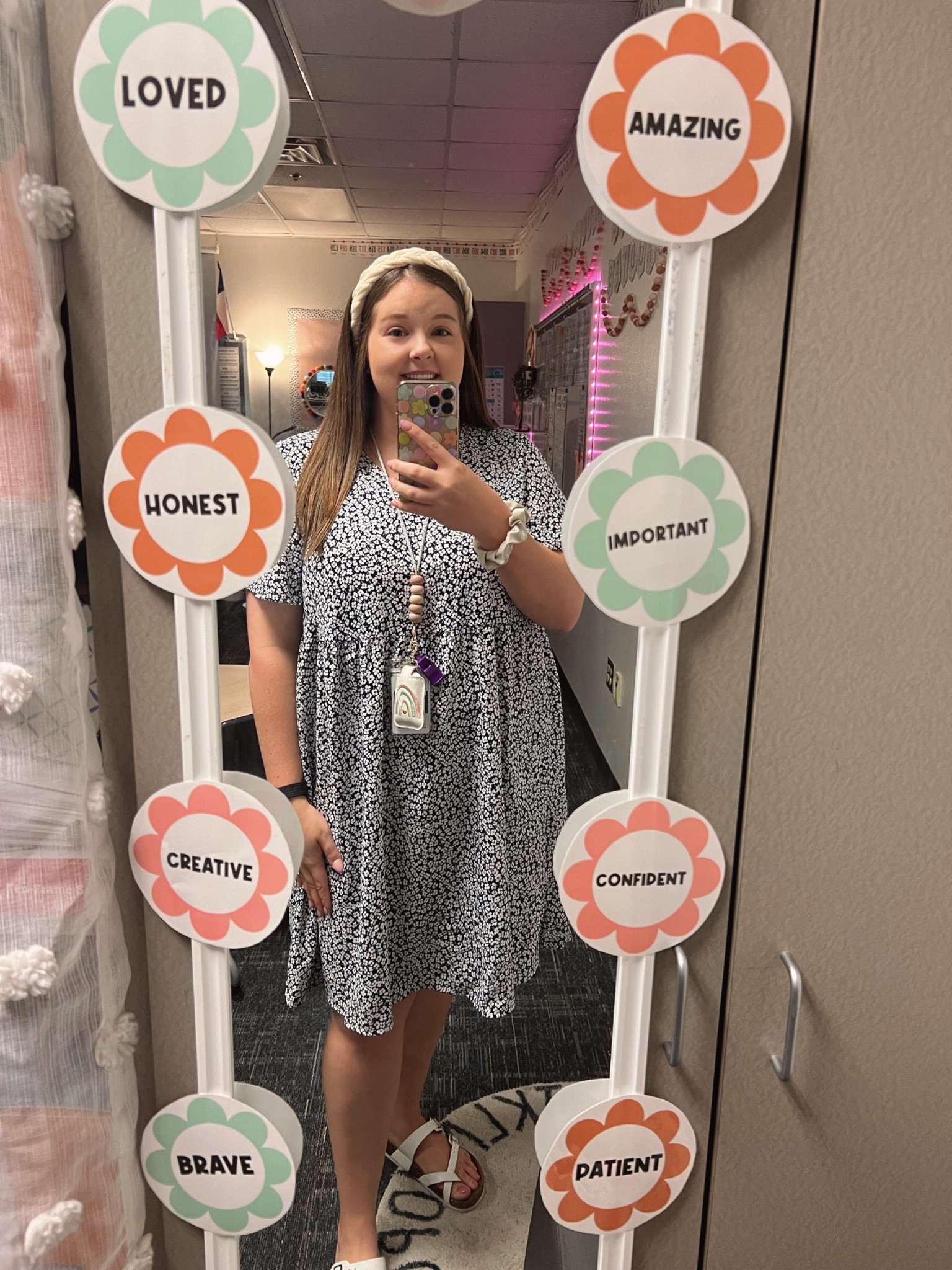 We’ve almost made it to the weekend!! 1 more day, we can do it!! 🤩💗