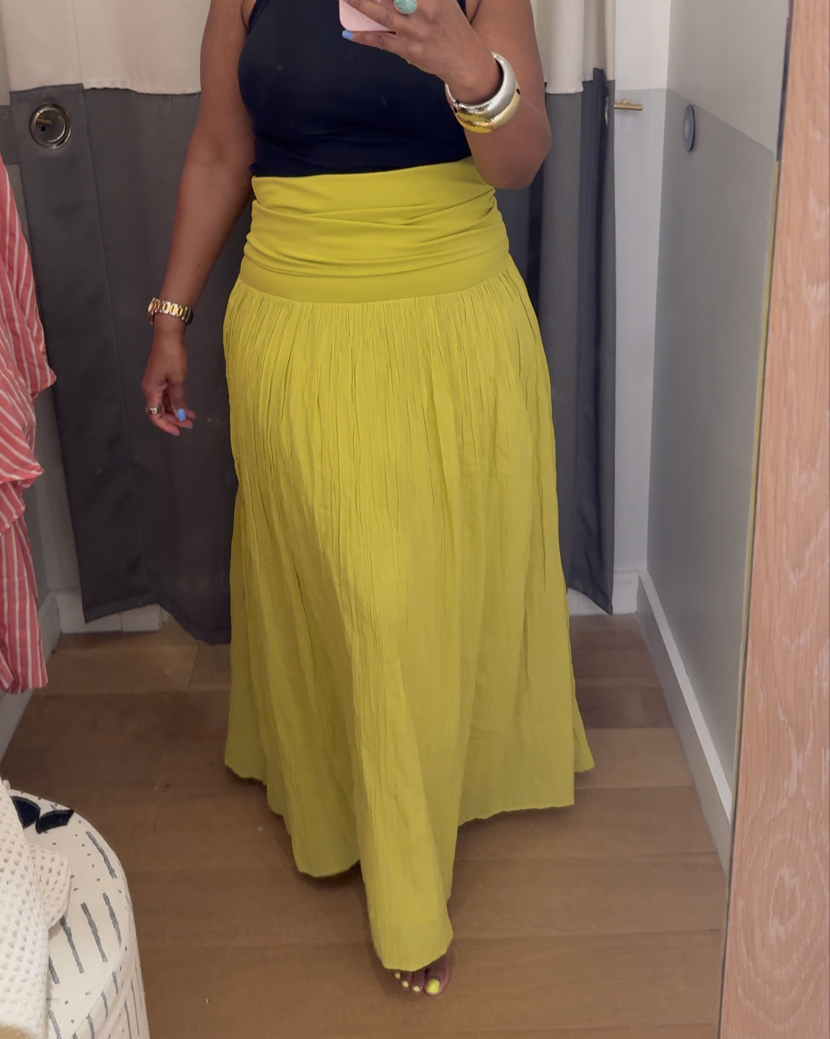 Aerie Sale is happening on the convertible maxi skirt/dress!! 
Wearing-large in the green/yellow  
Medium in the salmon color 
Normal size :: 12-14 


#LTKxAerie #LTKSeasonal #LTKSaleAlert