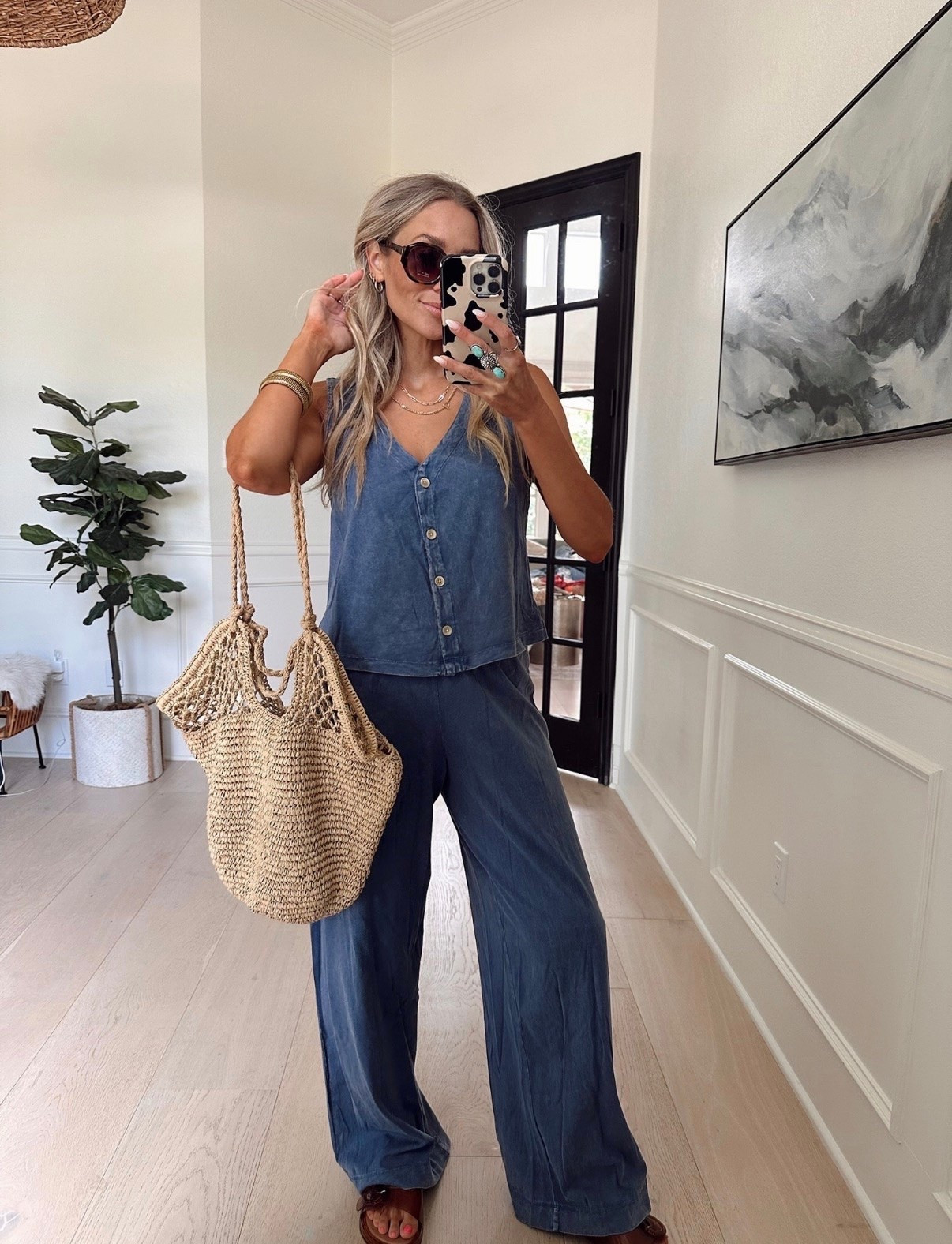 🤍 FINALLY ONLINE!!!!! 
This set is stunning and looks like Z Supply. They have in cream & a reddish color too: these will sell out. Perfect for red white and blue outfit! 

Wearing size s / my tts