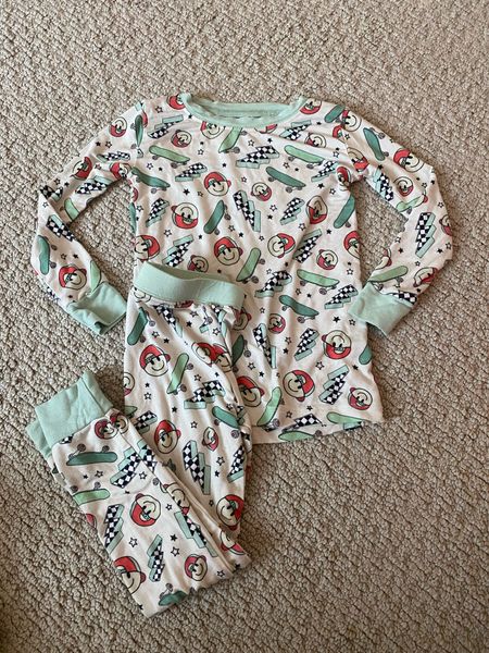 Cute pajama set for the kiddos 💚

Toddler pajamas, kids pajama set, Dream Big Little Co., kids clothing, toddler clothing, boys clothing, toddler boy pajamas 

#LTKKids #LTKFindsUnder50 #LTKFamily