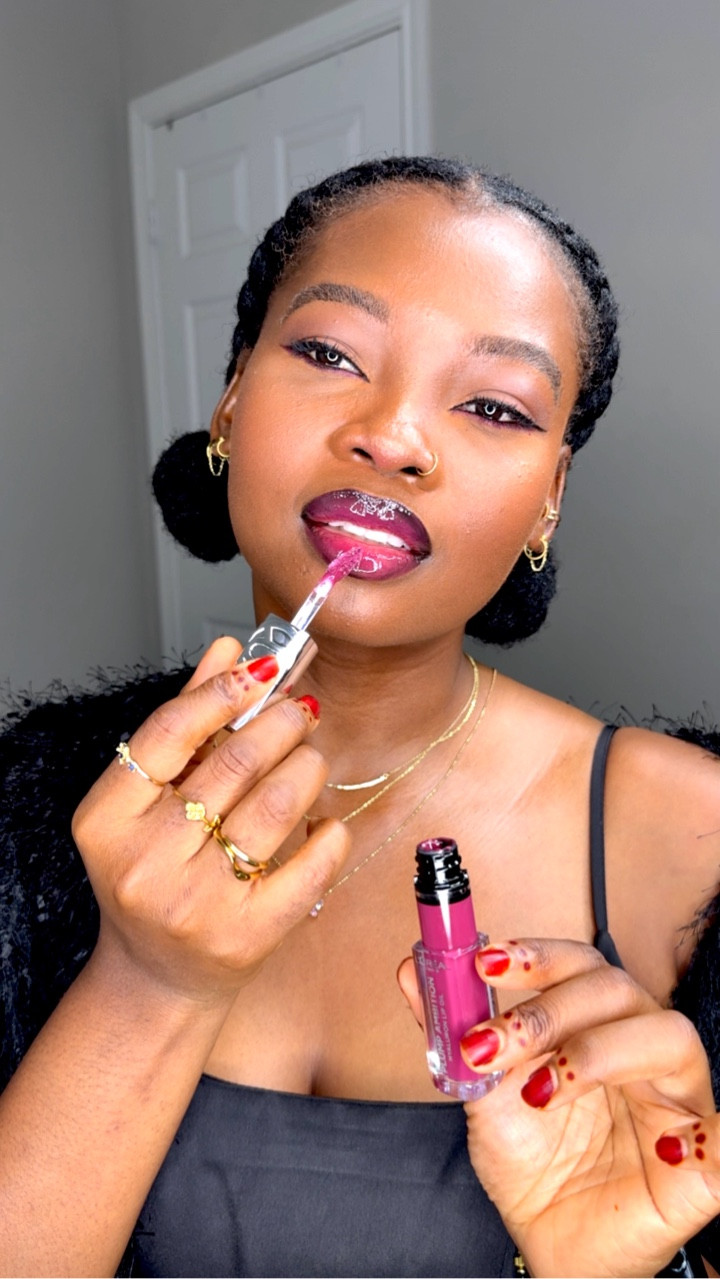 Touching up the eyes and lips can switch up any look! 💕🖤

- @trinnylondon Line2Define Eye Liner (Shahroze: Inky Black)
- Poppy&Ivy Perfect Lip Pencil (Dark Red) MLLP06
- @yslbeauty Dessin Du Regard Waterproof Eye Pencil (Black)
- @lorealparis Plump Ambition Hyaluron Lip Oil (490 Berry Jolie)

#beautycreator #getreadywithme #blackgirlmakeup #servingface #makeuptutorial #houstonblogger #houstoncreators #houstoncreatives