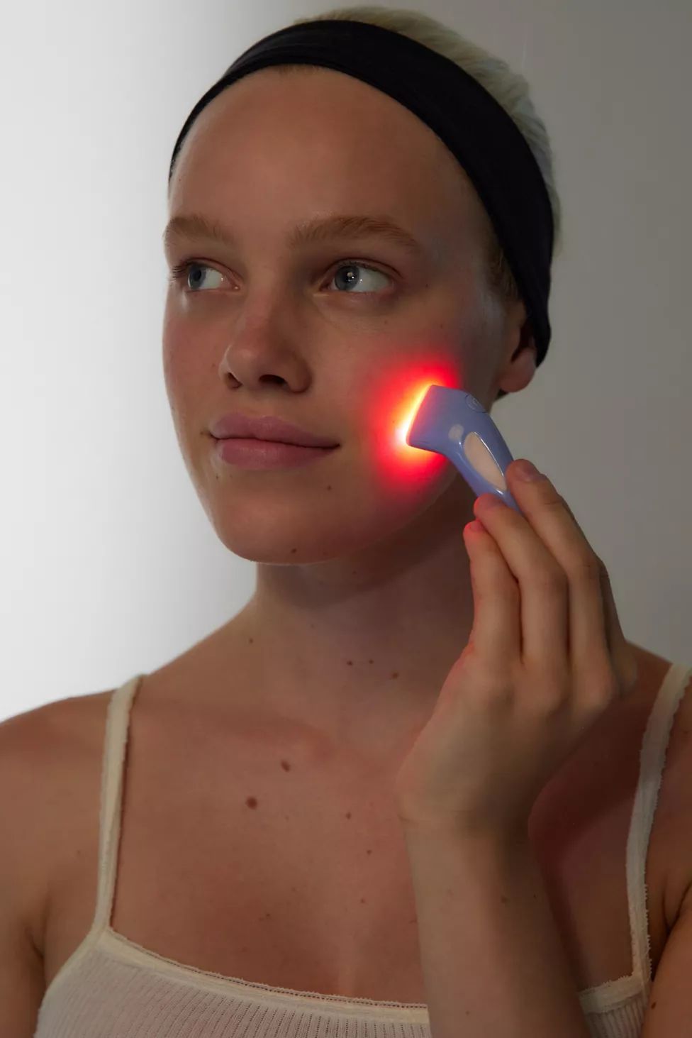 SolaWave Bye Acne: 3 Minute Light Therapy Acne Spot Treatment | Urban Outfitters (US and RoW)