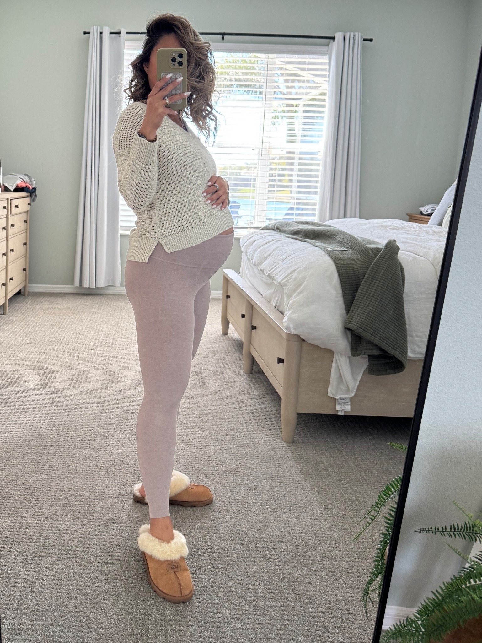 so impressed my ‘normal’ leggings still fit at 8 months! buttery soft 🧈

#LTKmomlife #LTKfitnessgoals #LTKBump