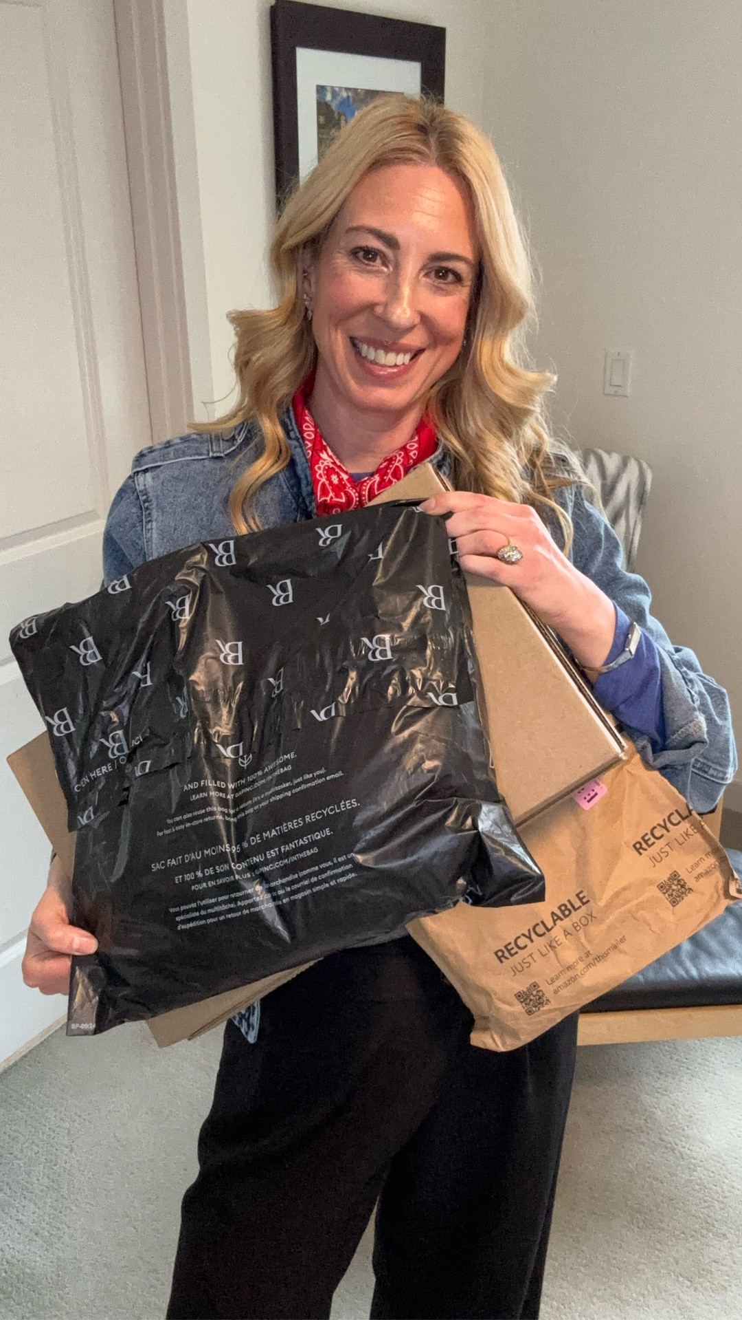 Let’s unbox these babies!

Tulip bag @bananarepublic
Necklace and fringe top @Anthropologie 
Polka dot track jacket @amazon

#LTKOver40 #LTKTall