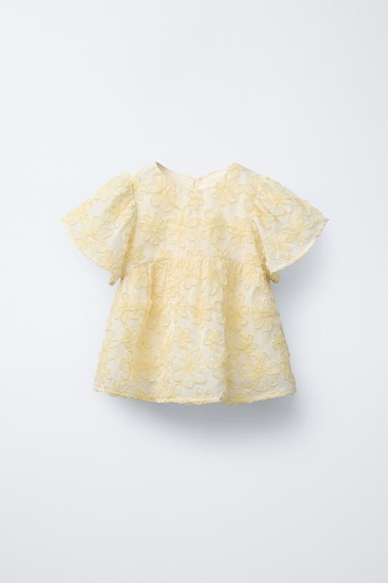 FLORAL BLOUSE$ 29.90Light yellow | 1134/197/306Add to cartAddBlouse with round neck and short sle... | Zara US